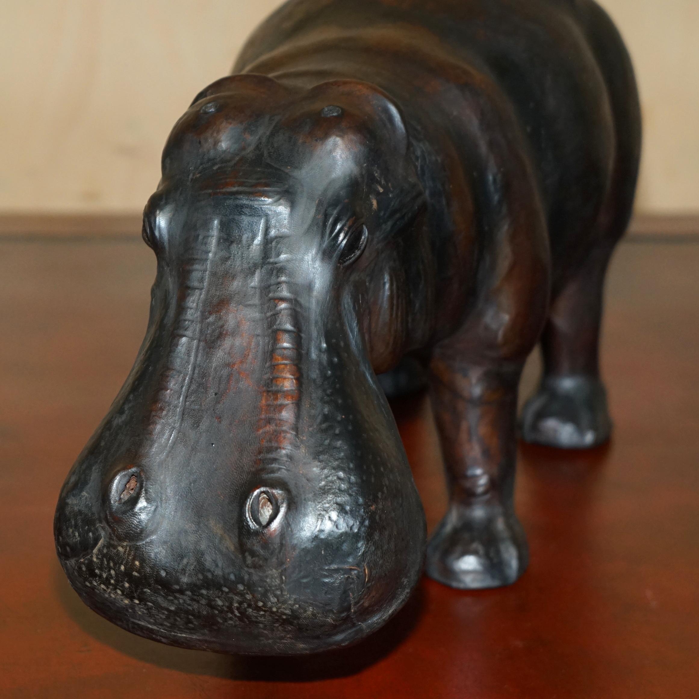 HIPÓPOTAMO DE PIÉ DE CUERO MARRÓN OMERSA LONDRES DE COLECCIÓN en venta 7