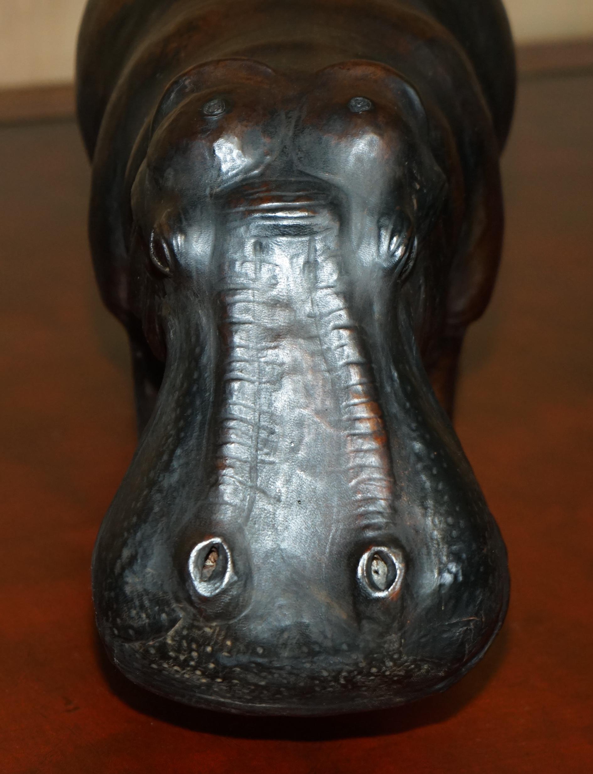 HIPÓPOTAMO DE PIÉ DE CUERO MARRÓN OMERSA LONDRES DE COLECCIÓN en venta 8