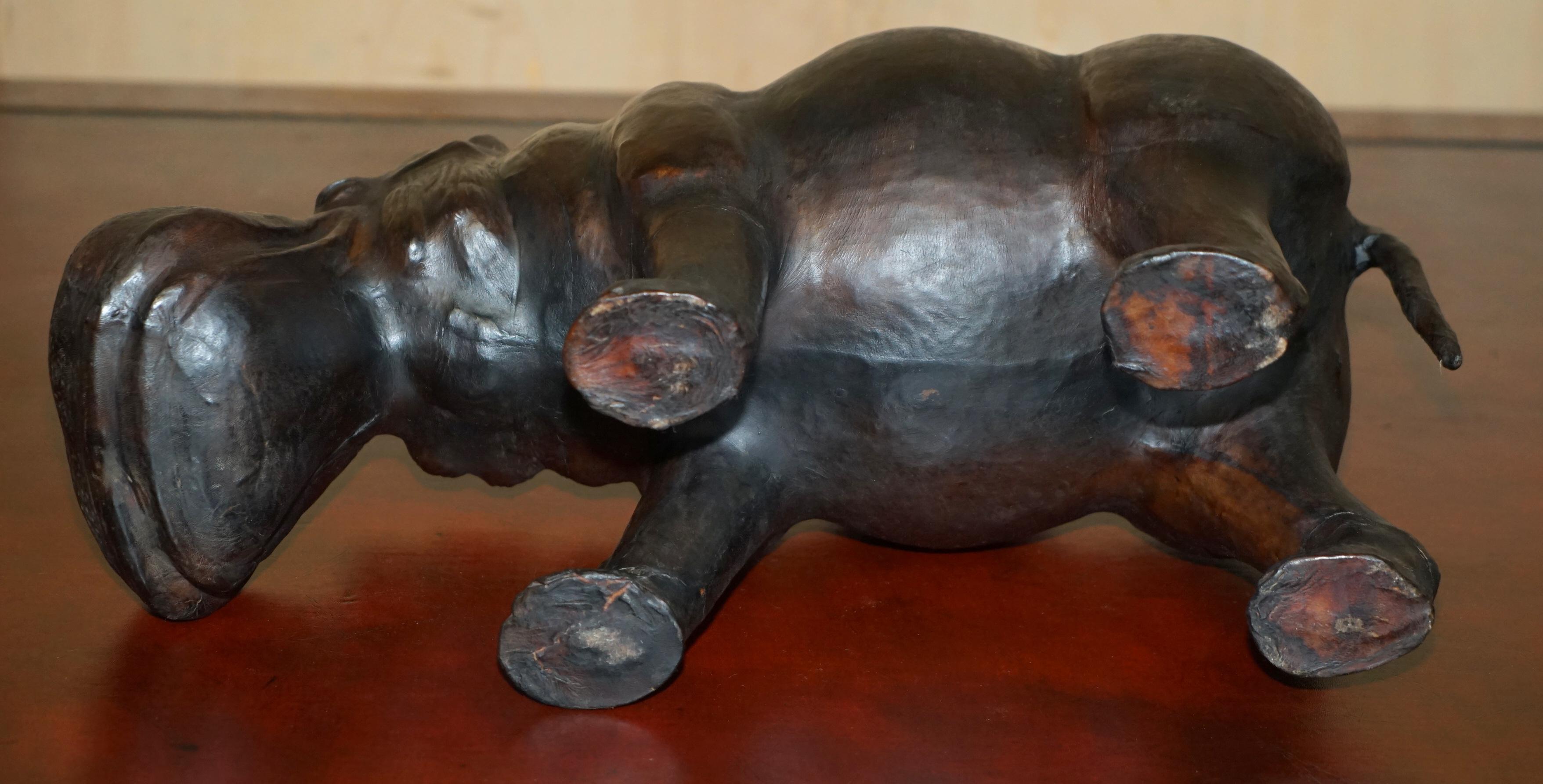 HIPÓPOTAMO DE PIÉ DE CUERO MARRÓN OMERSA LONDRES DE COLECCIÓN en venta 9