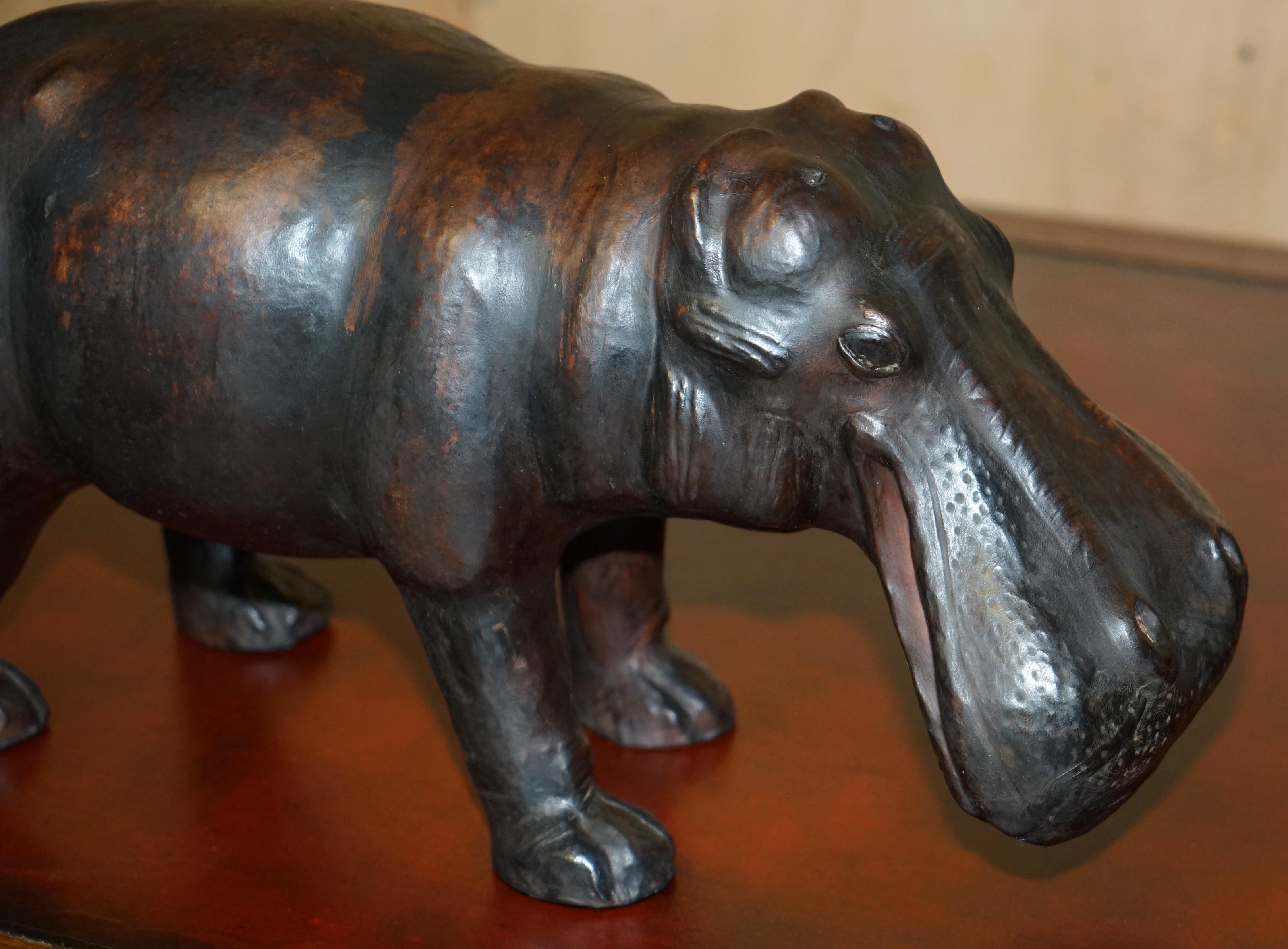 HIPÓPOTAMO DE PIÉ DE CUERO MARRÓN OMERSA LONDRES DE COLECCIÓN Art Decó en venta