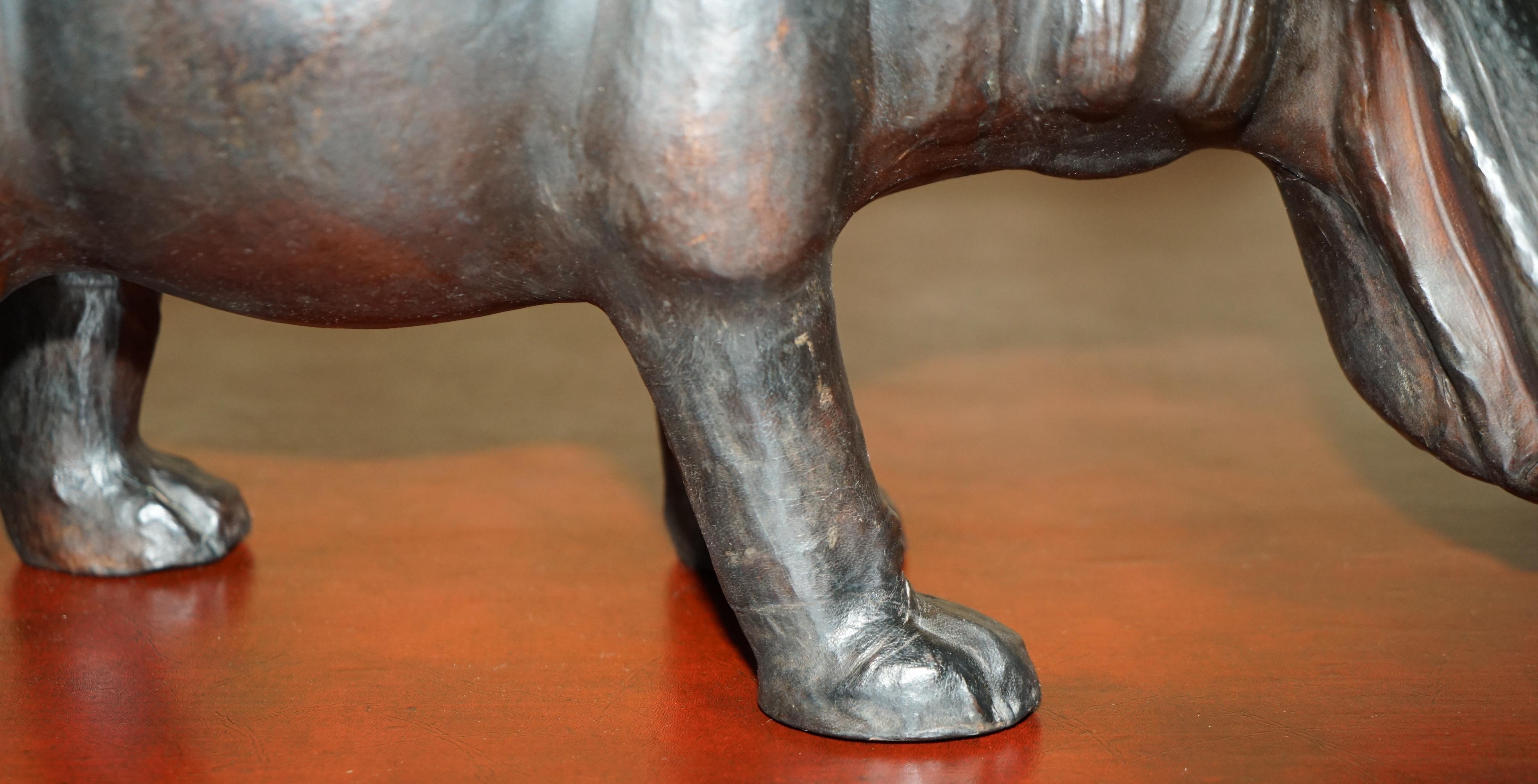 HIPÓPOTAMO DE PIÉ DE CUERO MARRÓN OMERSA LONDRES DE COLECCIÓN Europeo en venta