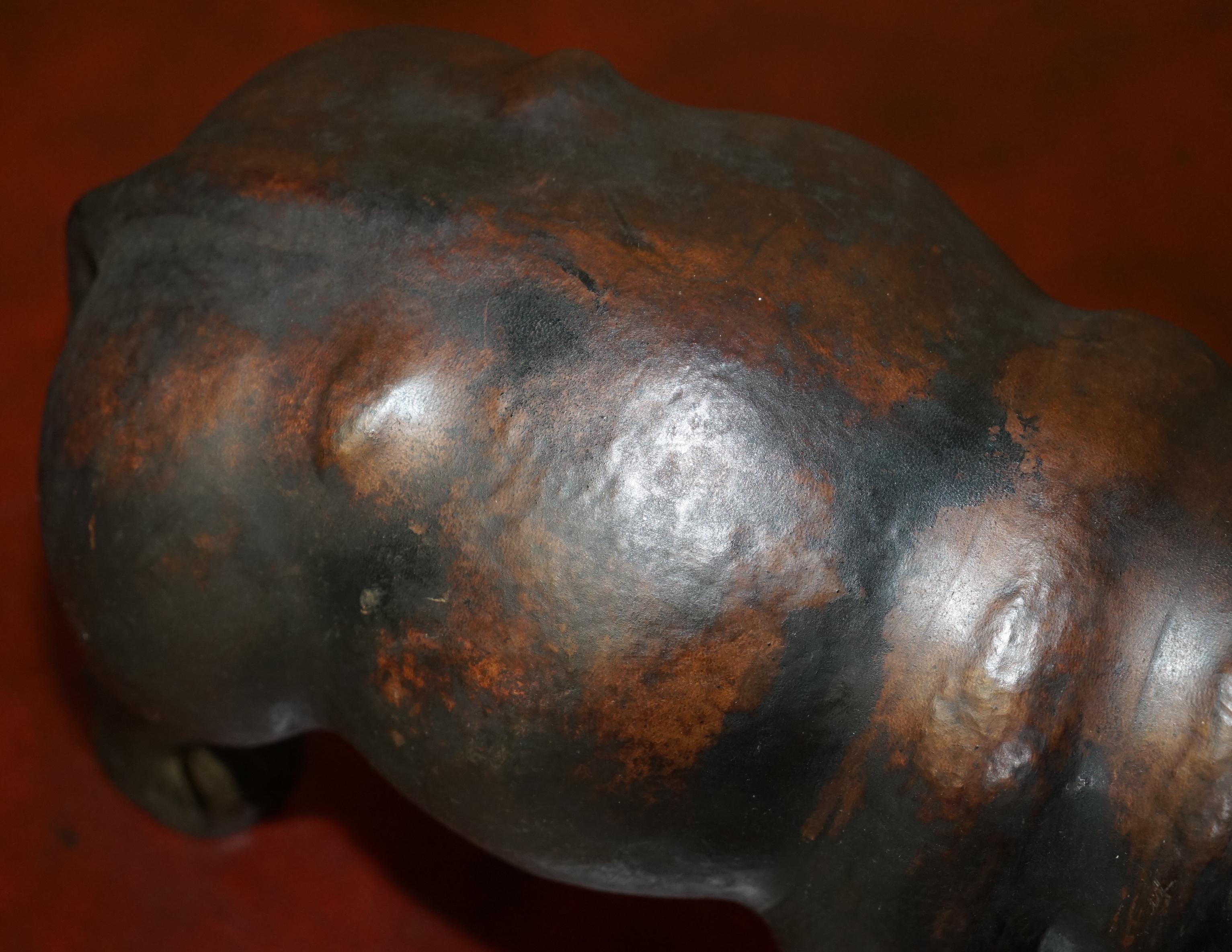 HIPÓPOTAMO DE PIÉ DE CUERO MARRÓN OMERSA LONDRES DE COLECCIÓN mediados del siglo XX en venta