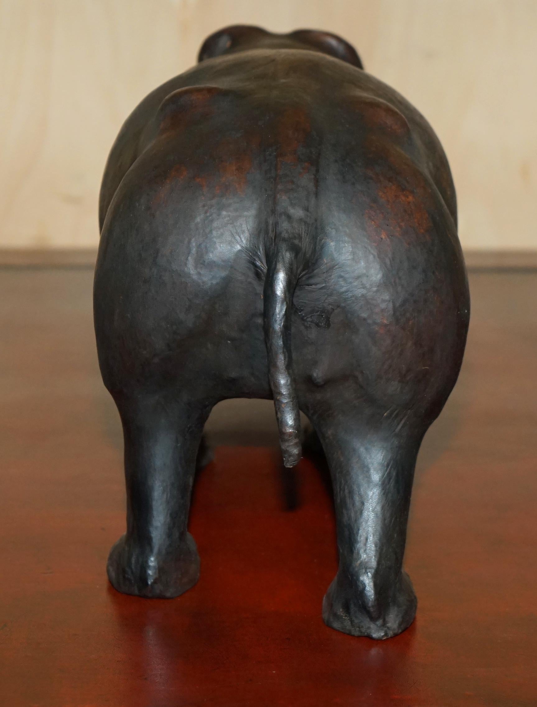 HIPÓPOTAMO DE PIÉ DE CUERO MARRÓN OMERSA LONDRES DE COLECCIÓN en venta 1