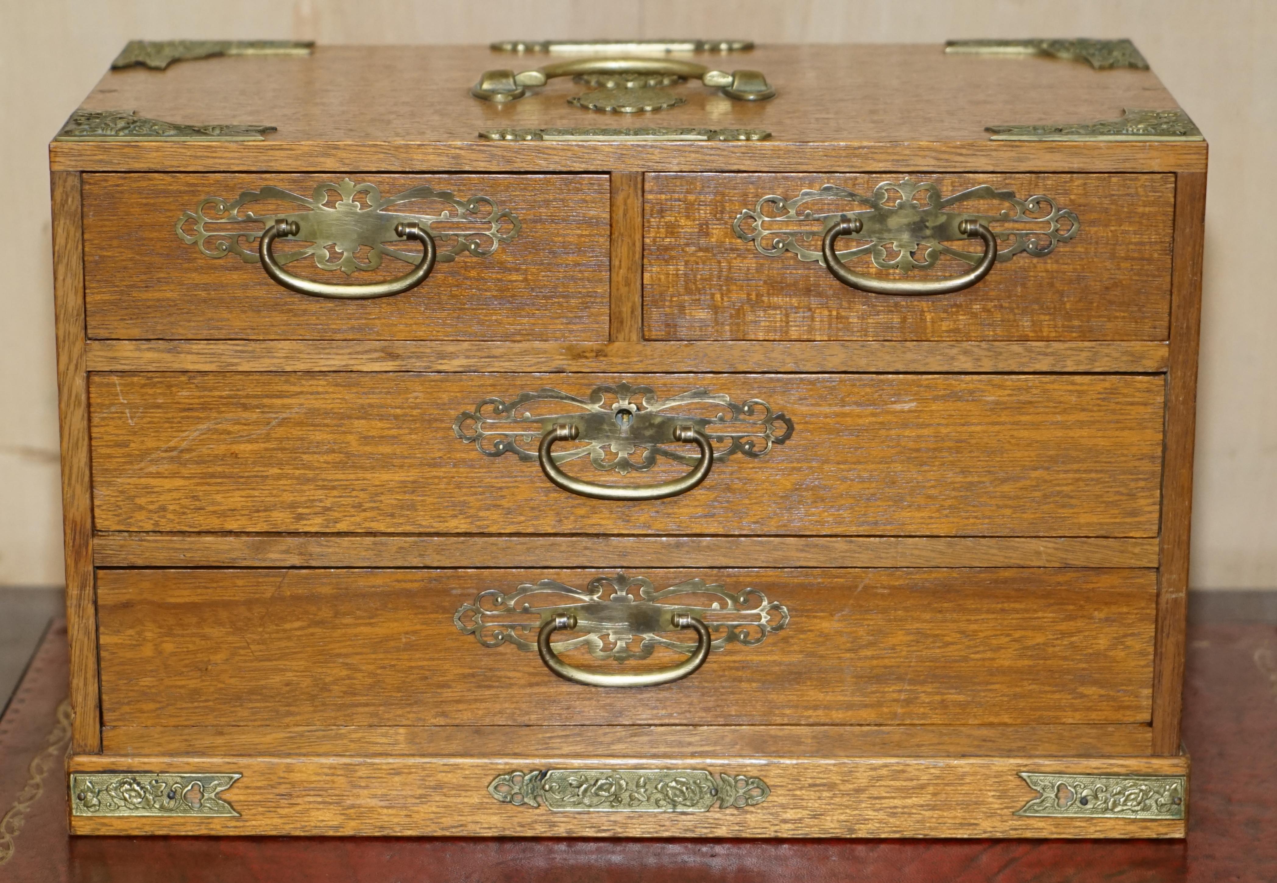 Chinese Export COLLECTABLE ORIGINAL ANTiQUE CHINESE CIRCA 1880 MAHJONG SET INCLUDING COUNTERS