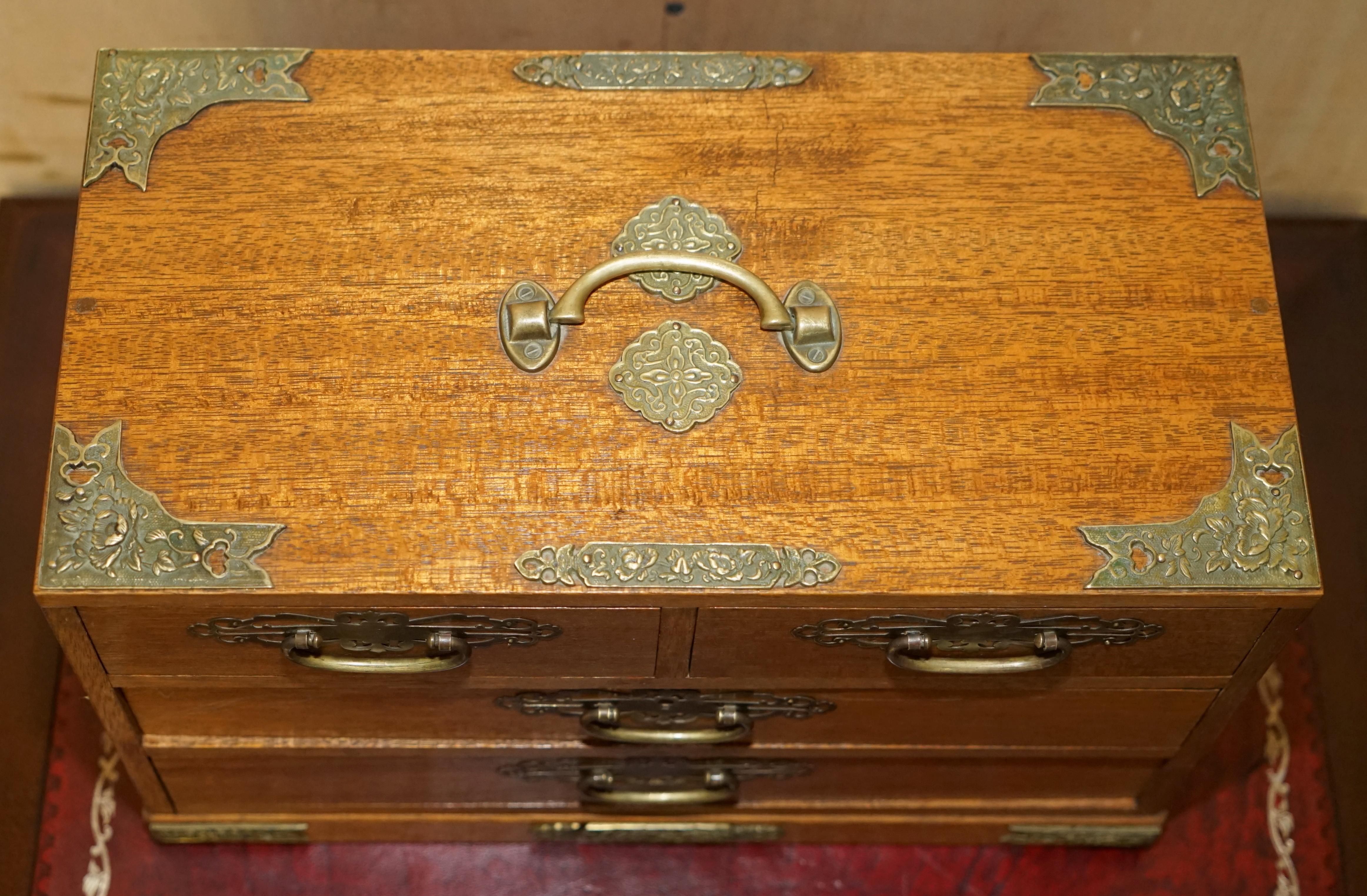 Chinese COLLECTABLE ORIGINAL ANTiQUE CHINESE CIRCA 1880 MAHJONG SET INCLUDING COUNTERS