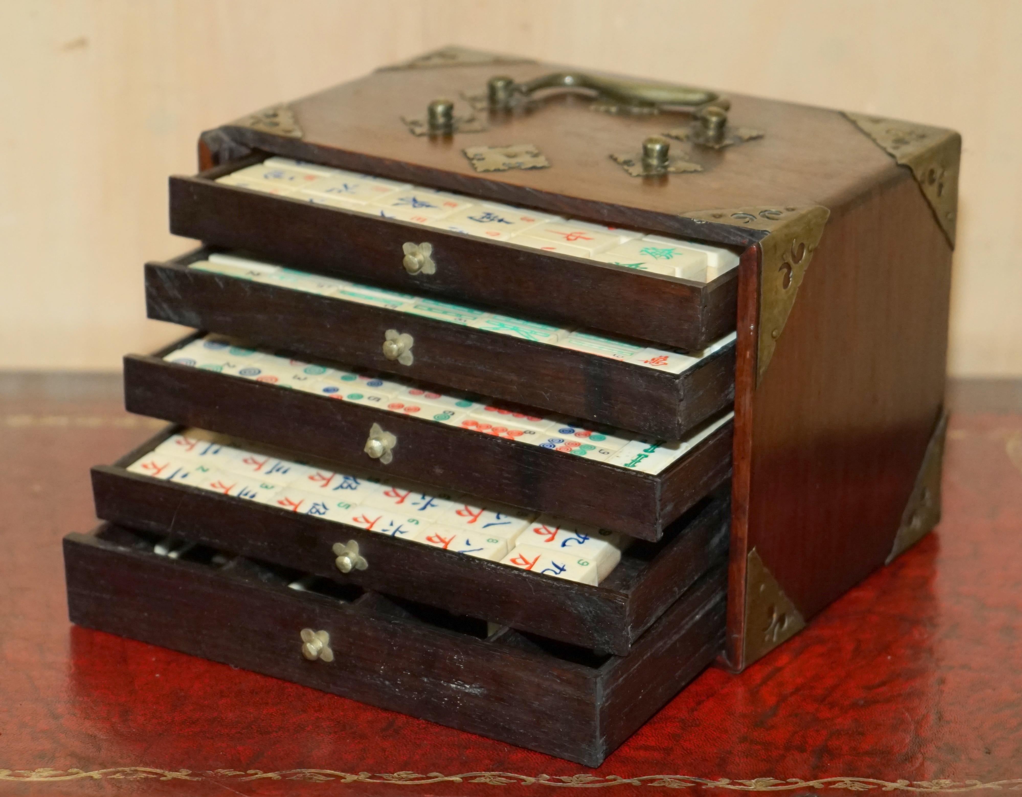 COLLECTABLE ORIGINAL ANTIQUE CHINESE CIRCA 1920 MAHJONG SET INCLUDiNG COUNTERS 4