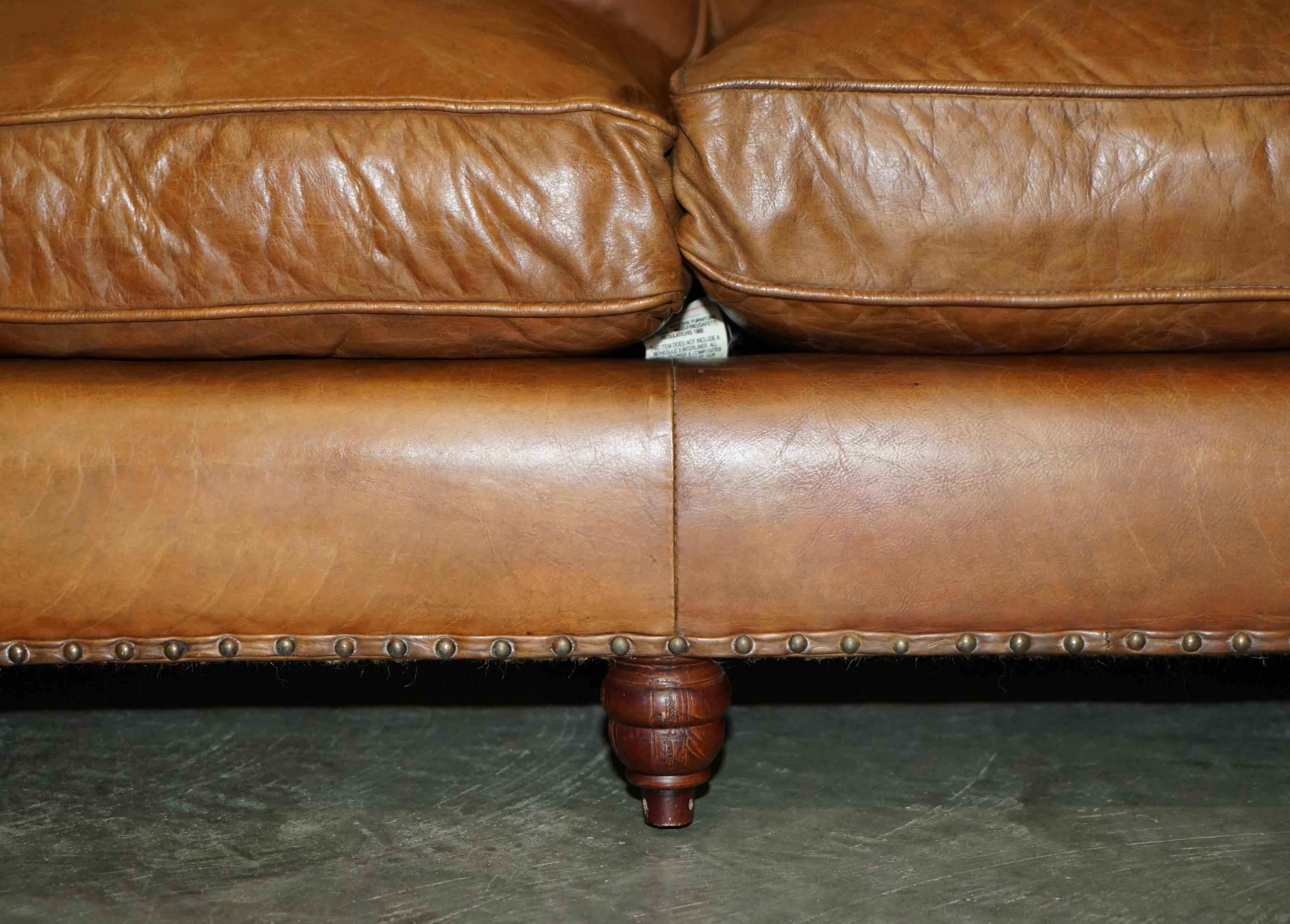 COLLECTABLE TIMOTHY OULTON DESIGNER HERiTAGE BROWN LEATHER BALMORAL SOFA For Sale 2