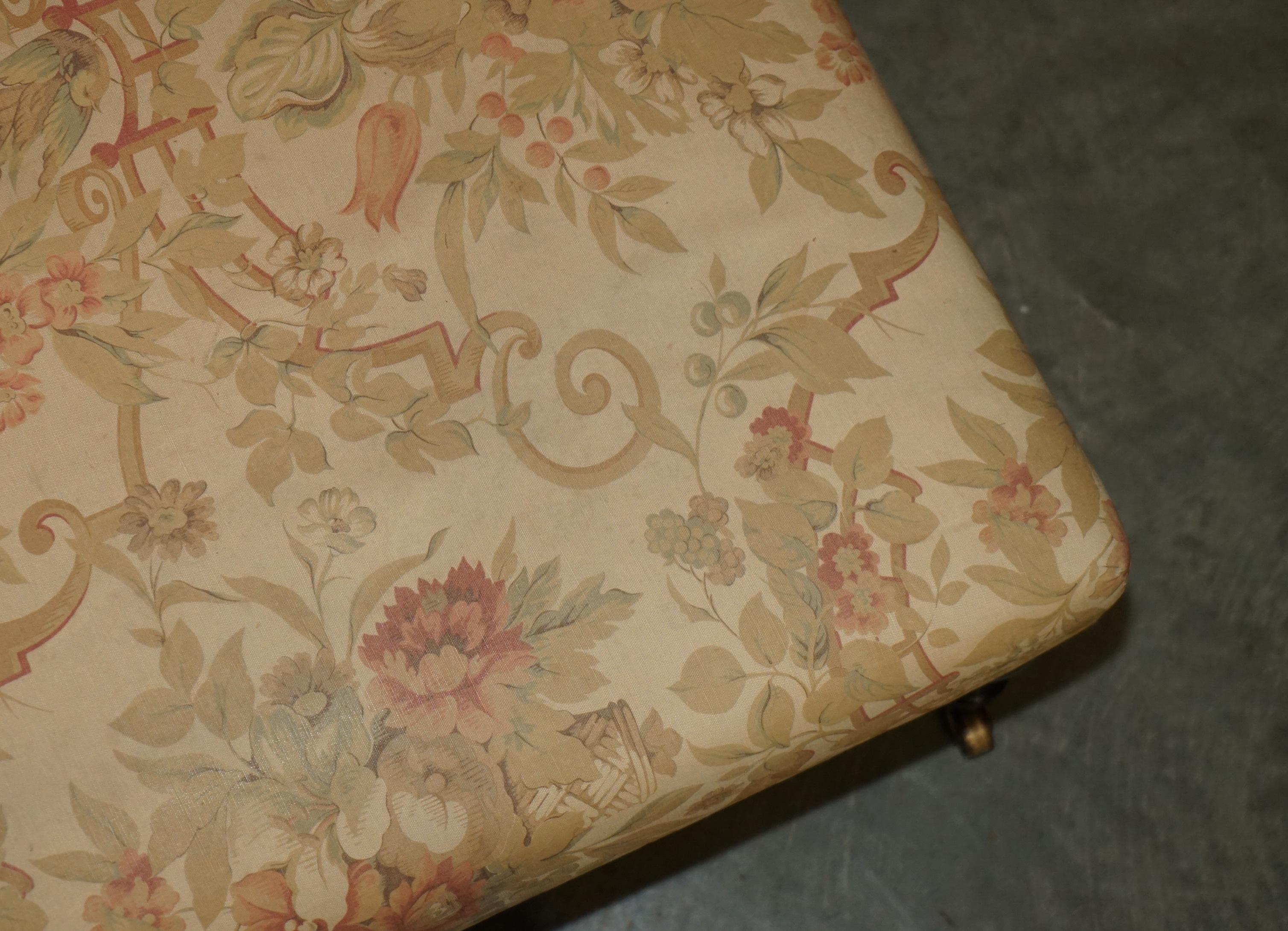 COLLECTABLE VERY LARGE ViNTAGE GEORGE SMITH CHELSEA FLORAL FOOTSTOOL OTTOMAN For Sale 1