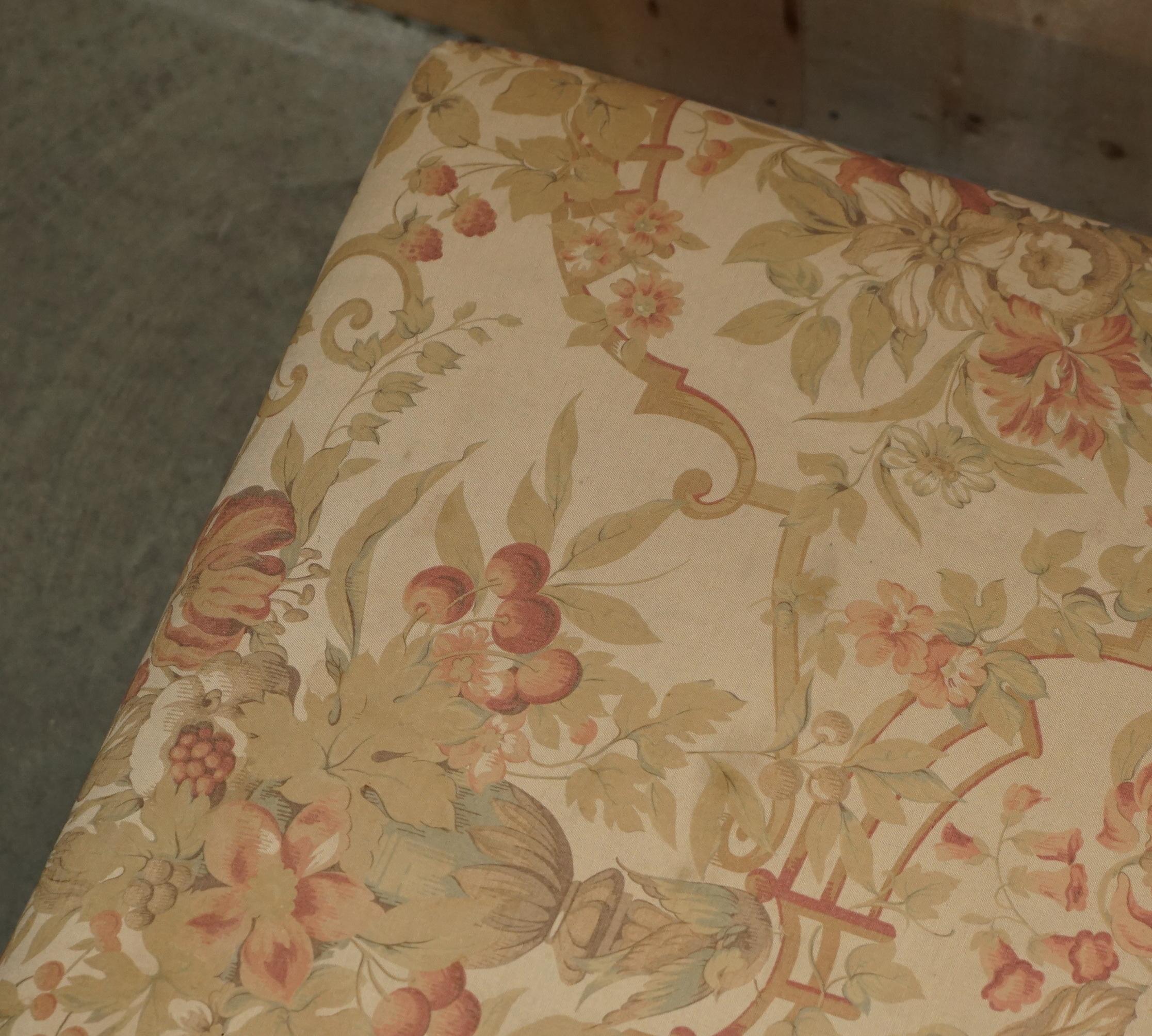 COLLECTABLE VERY LARGE ViNTAGE GEORGE SMITH CHELSEA FLORAL FOOTSTOOL OTTOMAN For Sale 2