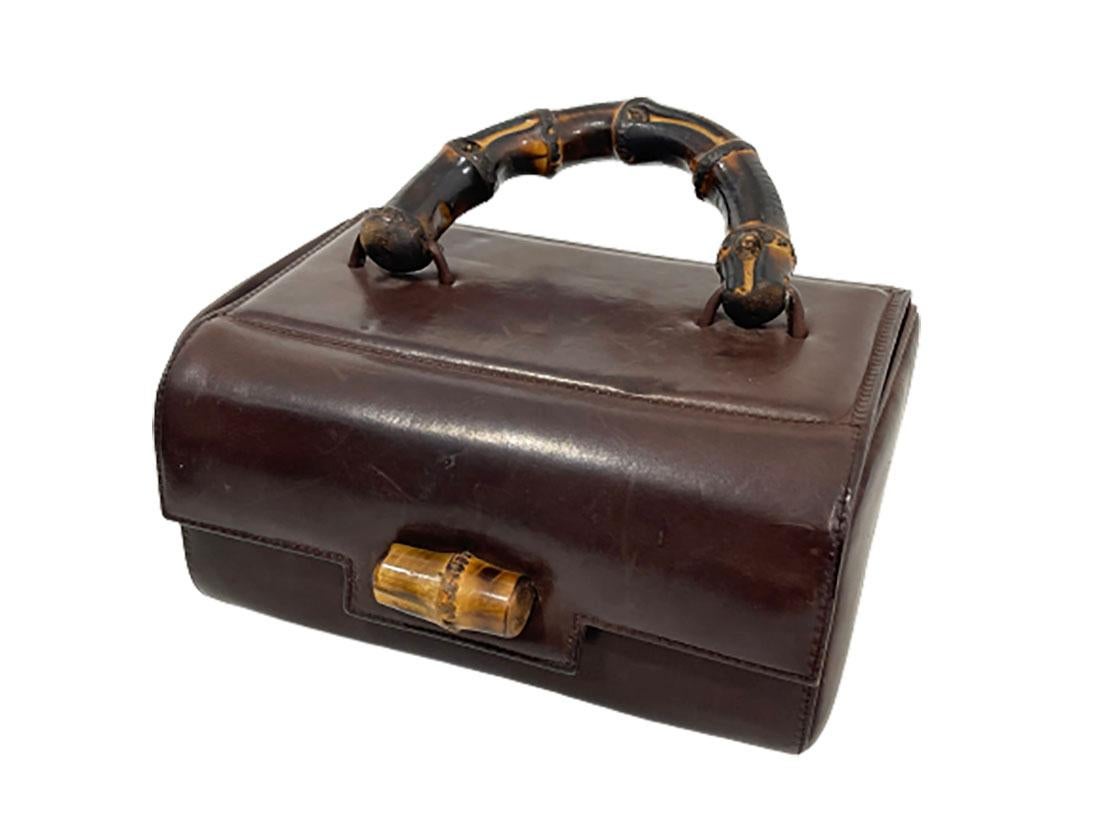 Collectable vintage bags, Box bag with bamboo handle on top, 1947 and 1957

2 leather bags 1947 and 1957, 2 leather bags brown and black leather. 
The black leather bag with leather body and with a lucite plastic clasp and brass knobs to open