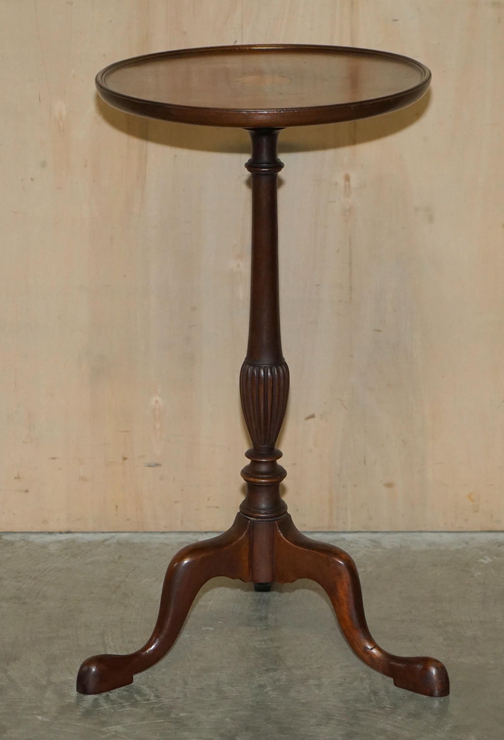 Collectable Vintage Sheraton Revival Hardwood Tripod Side End Lamp Wine Table For Sale 11