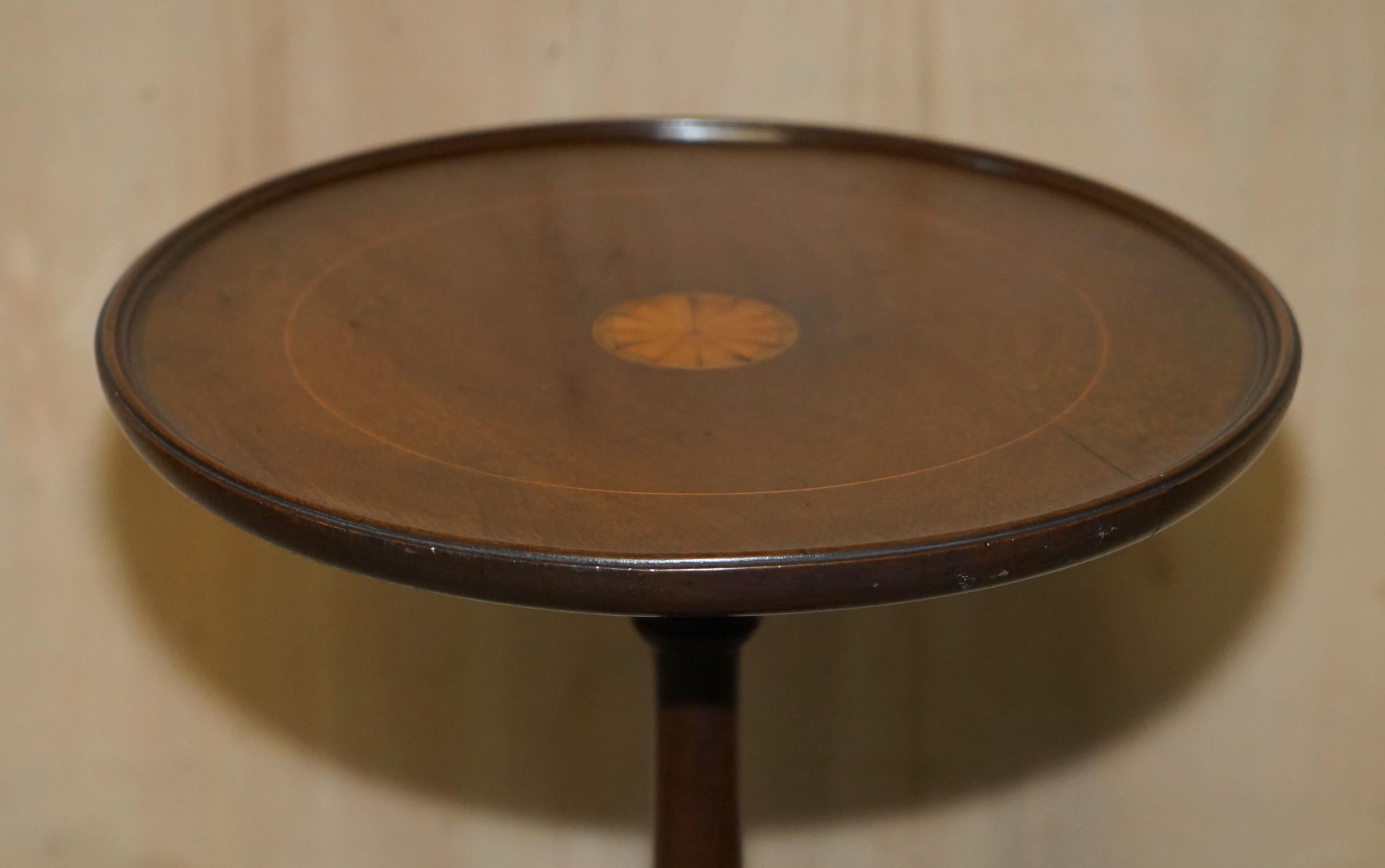Hand-Crafted Collectable Vintage Sheraton Revival Hardwood Tripod Side End Lamp Wine Table For Sale