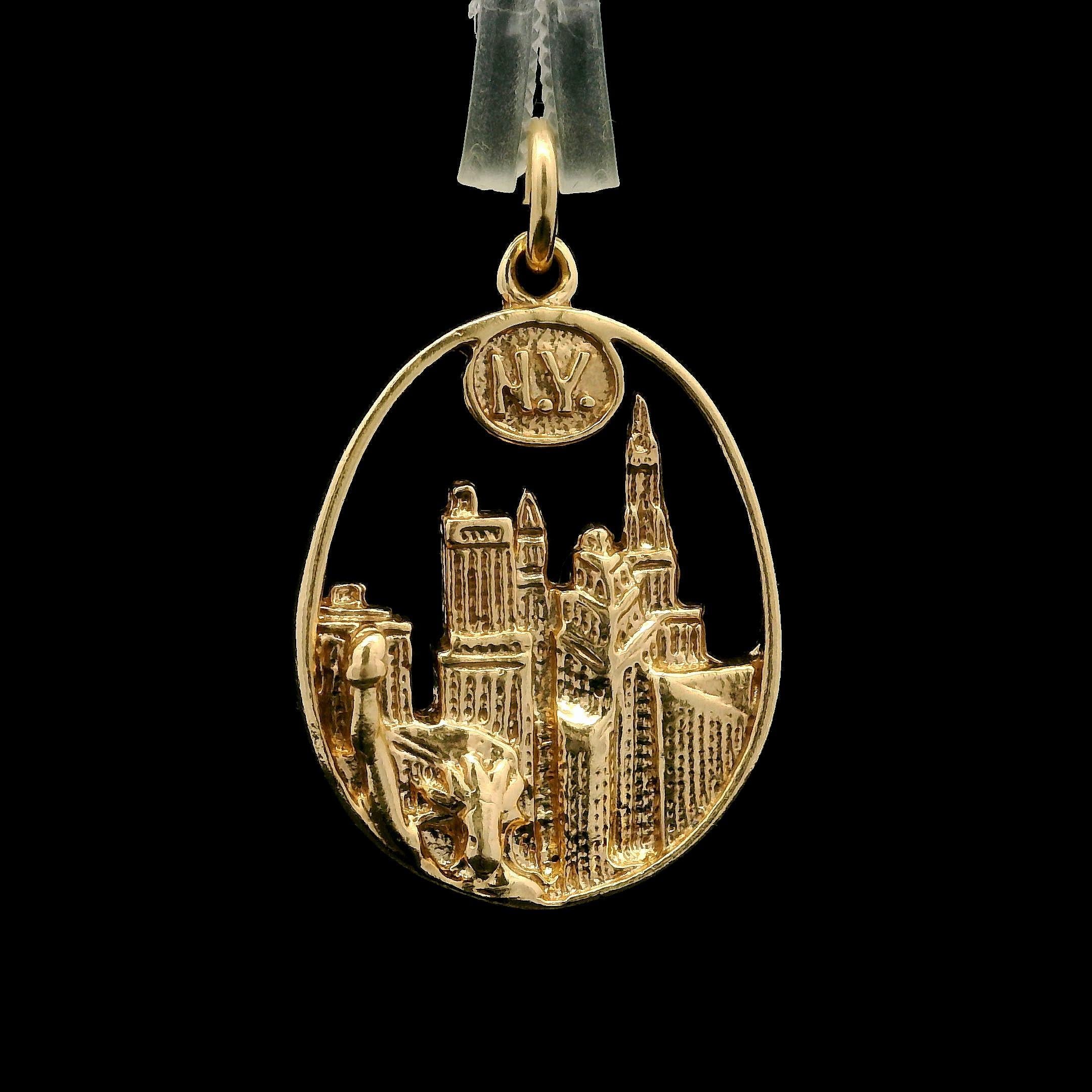 Collectible 14k Yellow Gold 3D Detailed New York City Skyline Charm Pendant für Damen oder Herren im Angebot