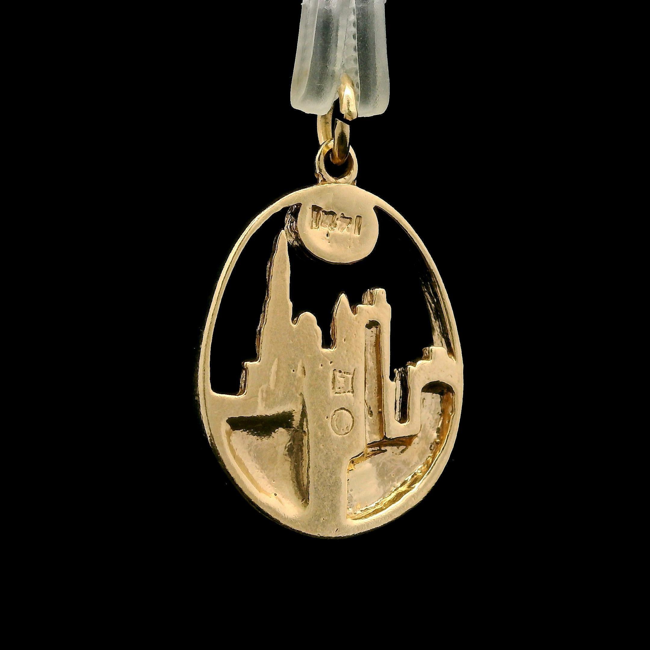 Collectible 14k Yellow Gold 3D Detailed New York City Skyline Charm Pendant im Angebot 1