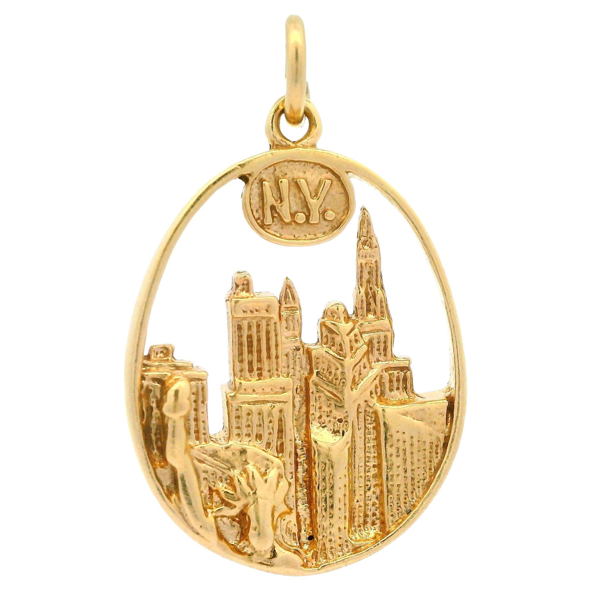 Collectible 14k Yellow Gold 3D Detailed New York City Skyline Charm Pendant