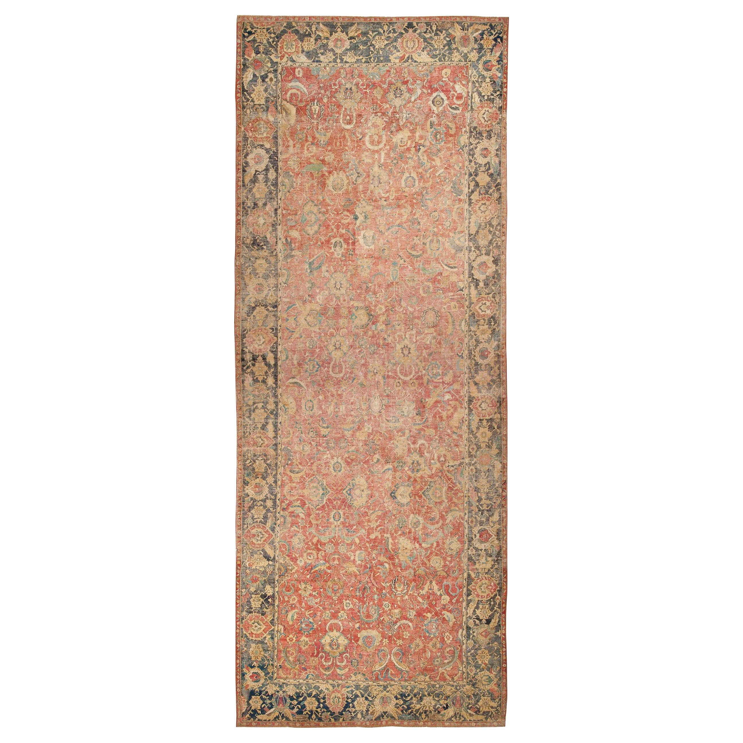 Tapis persan Esfahan du 17ème siècle. Taille : 11 pieds 4 pouces x 30 pieds