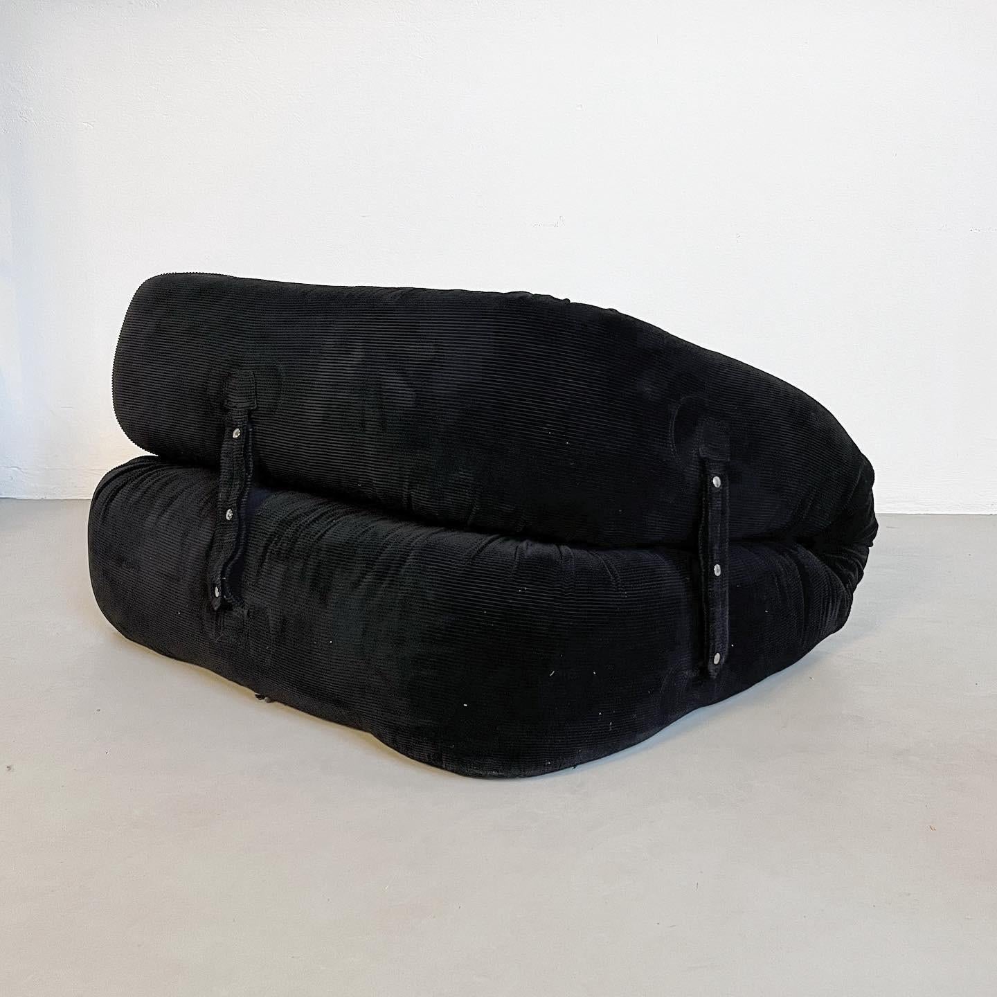 The Collective Anfibio Sofa Bed, black velvet lounge chair, Italian Space Age Bon état - En vente à Milano, IT