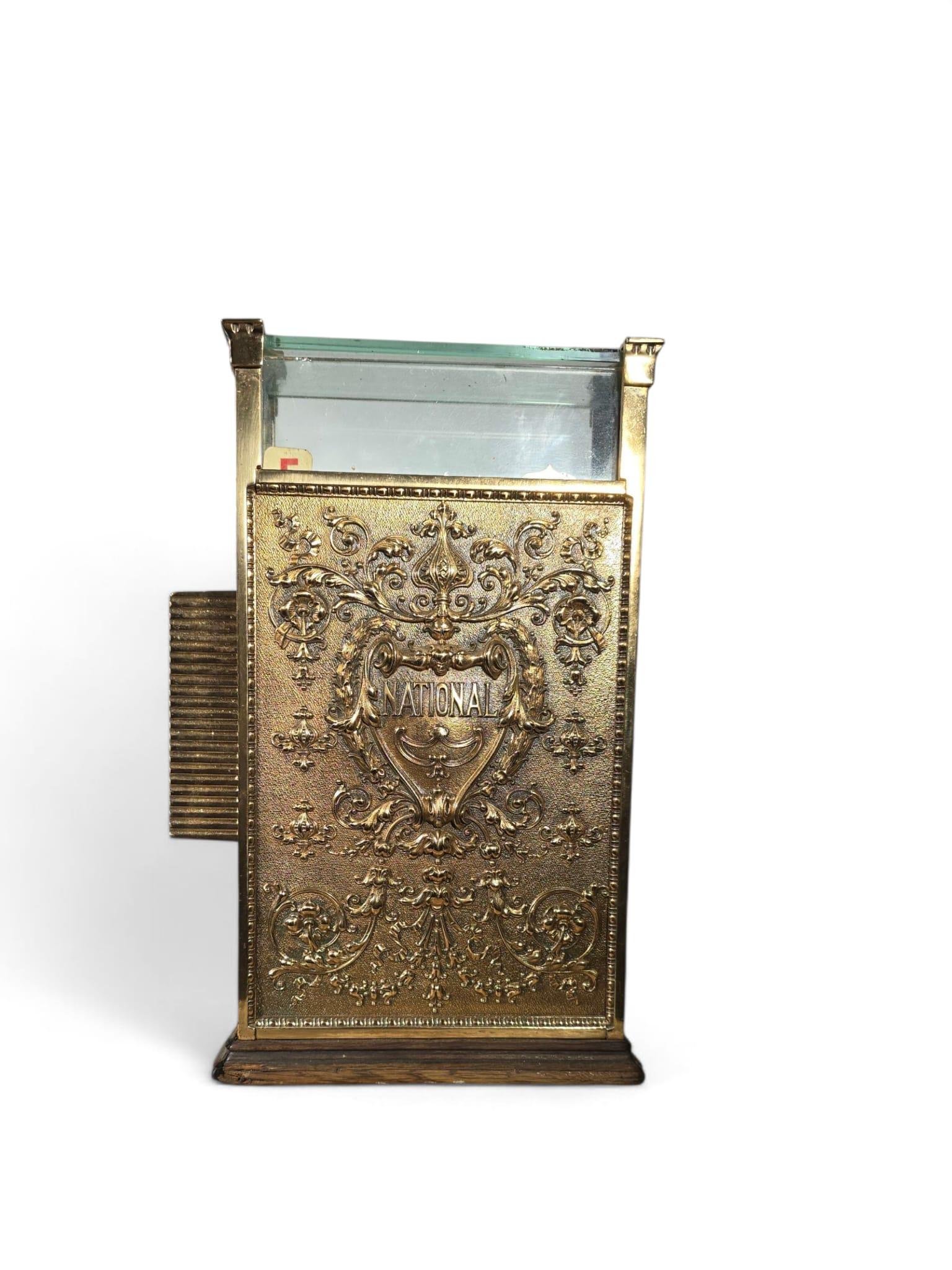 Collectional Ancienne caisse enregistreuse en bronze doré avec sculpture en relief en vente 4