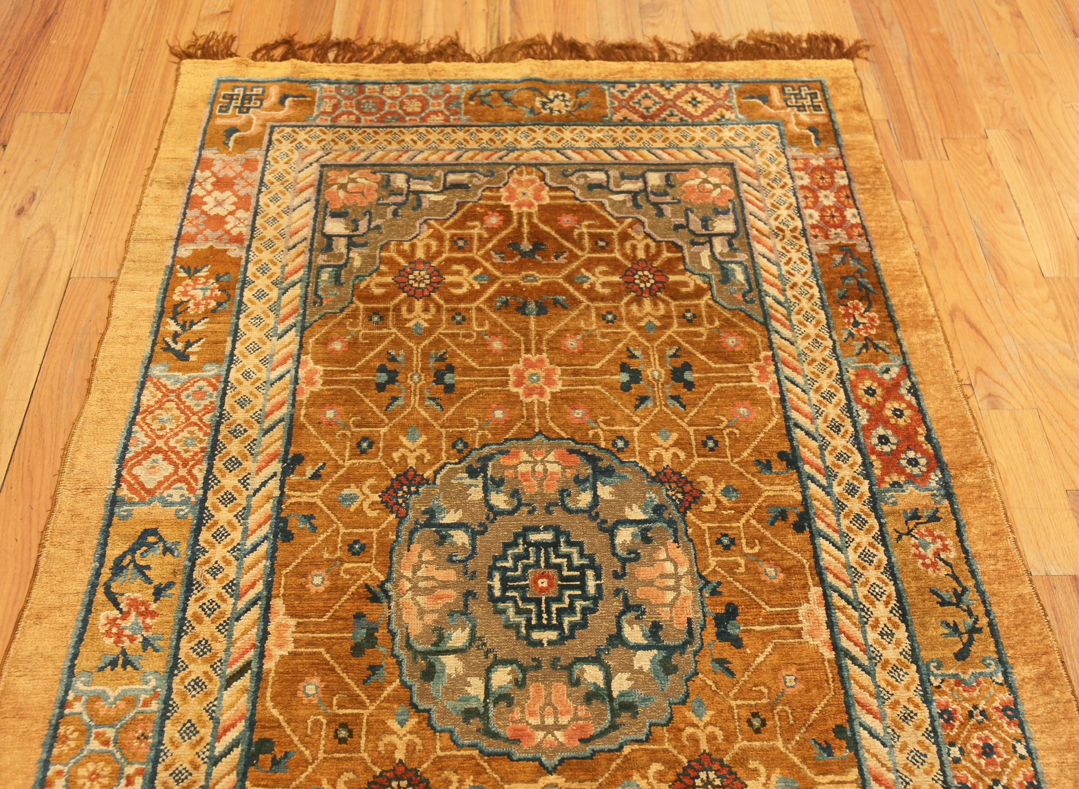 Qing Collectible Antique Mid 19th Century Chinese Metallic and Silk Pile Rug 4' x 7' For Sale