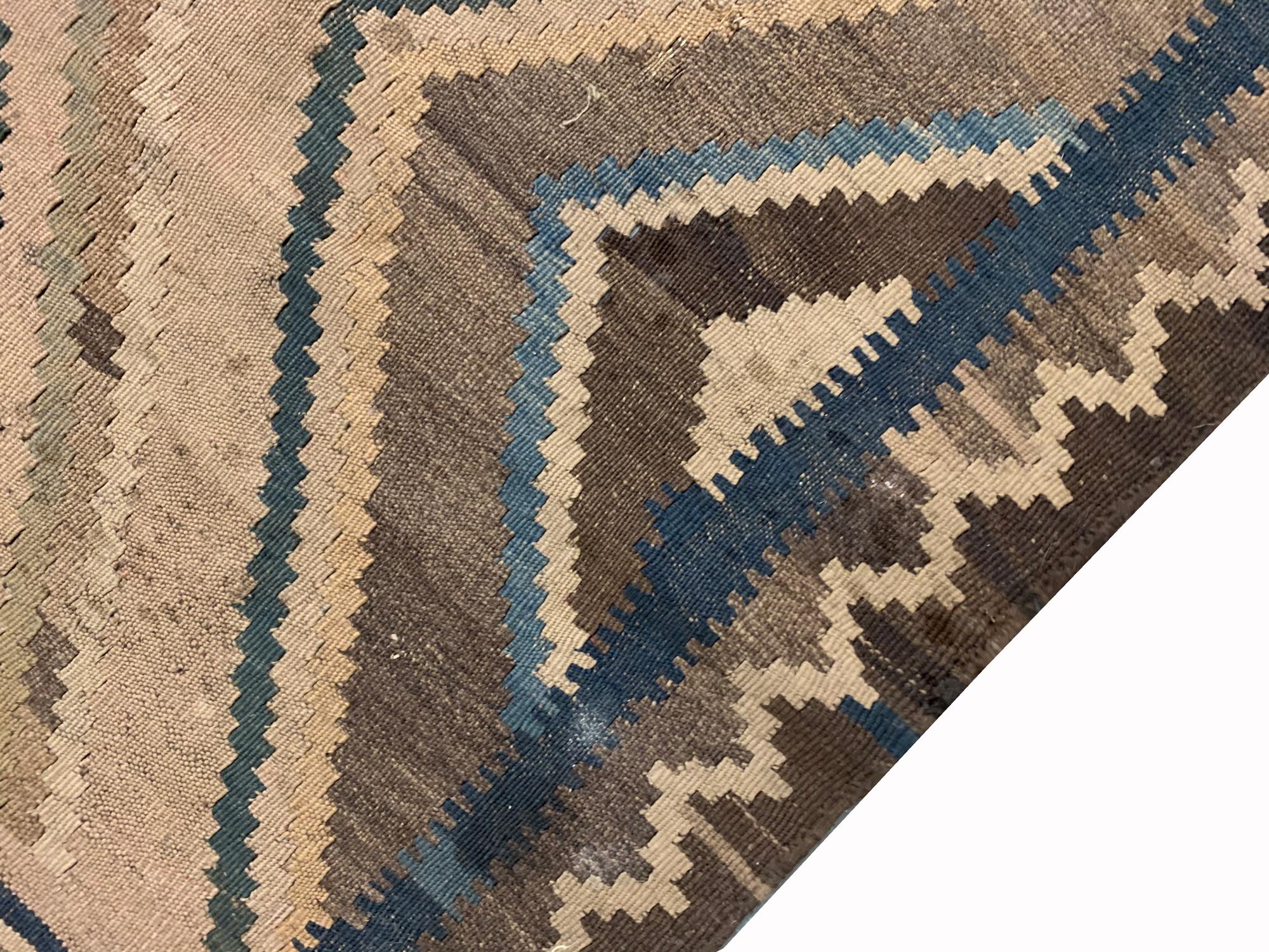 Collectible Antique Rugs Wool Area Kilims Geometric Diamond Kilim Rug In Excellent Condition For Sale In Hampshire, GB