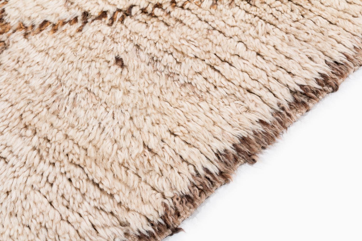 Collectible Antique Vintage Authentic Beni Ourain White Moroccan Shag Area Rug For Sale 2