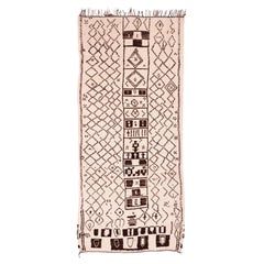 Sammlerstück Antiker authentischer natürlicher weißer marokkanischer Vintage-Teppich in Weiß