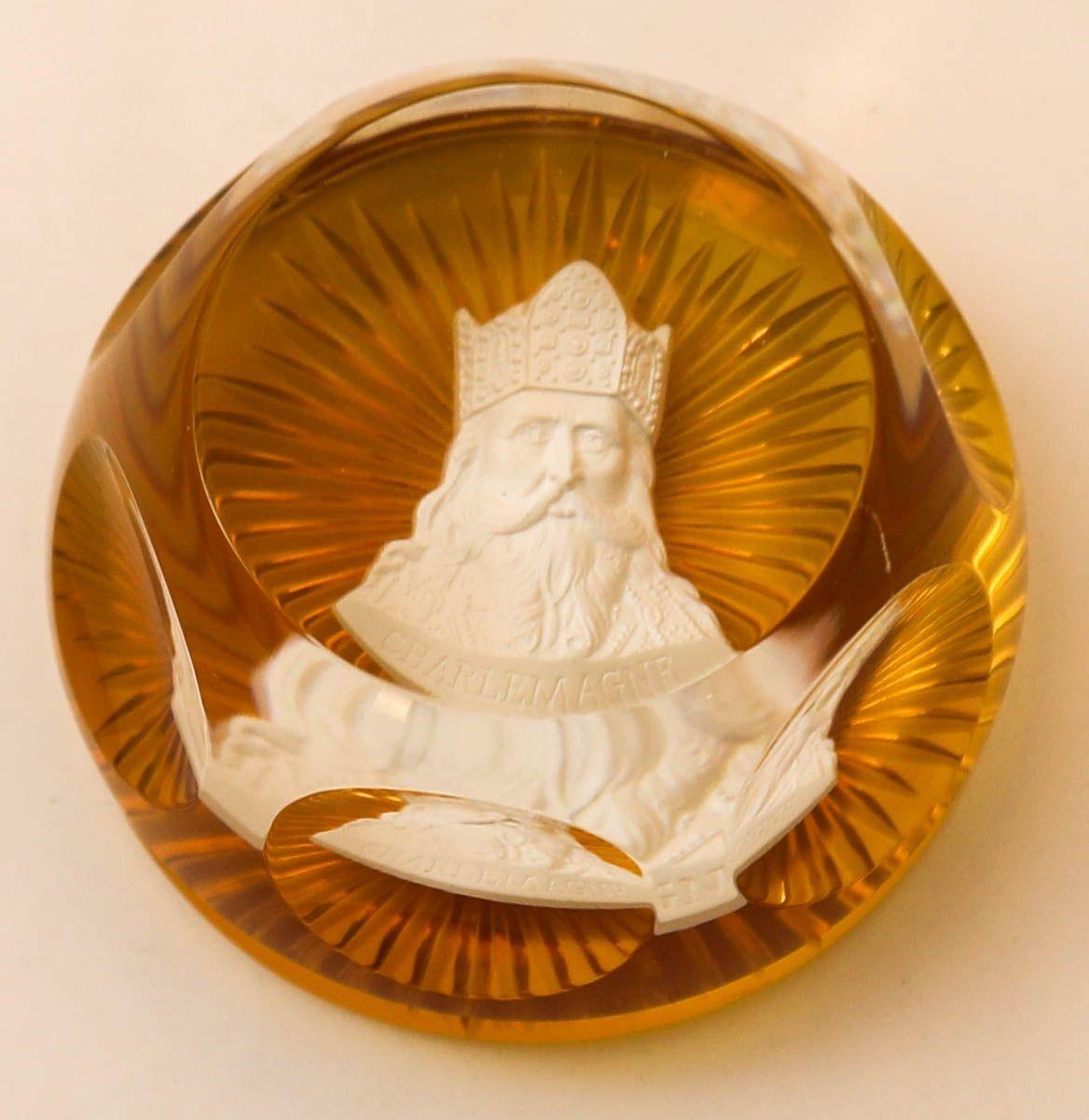 Collectible Baccarat Amber Crystal Cameo Franklin Mint Paperweight King Charlemagne of France.
This exquisite Franklin Mint Baccarat Crystal Cameo Paperweight will be a stunning addition to any collection.
It features a beautiful clear and amber