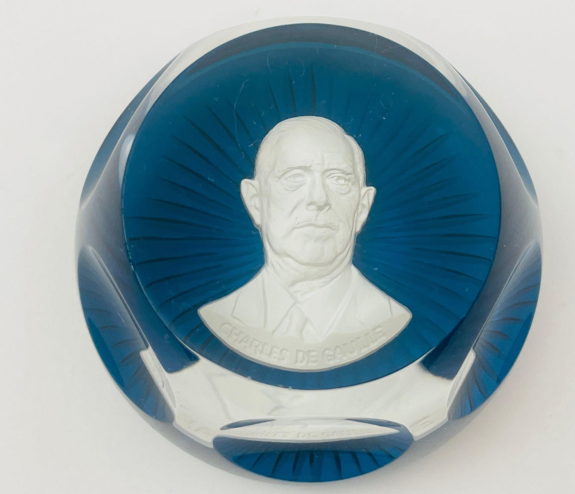 Vetro artistico Set di 5 fermacarte da collezione Baccarat in cristallo con cammeo Franklin Mint in vendita