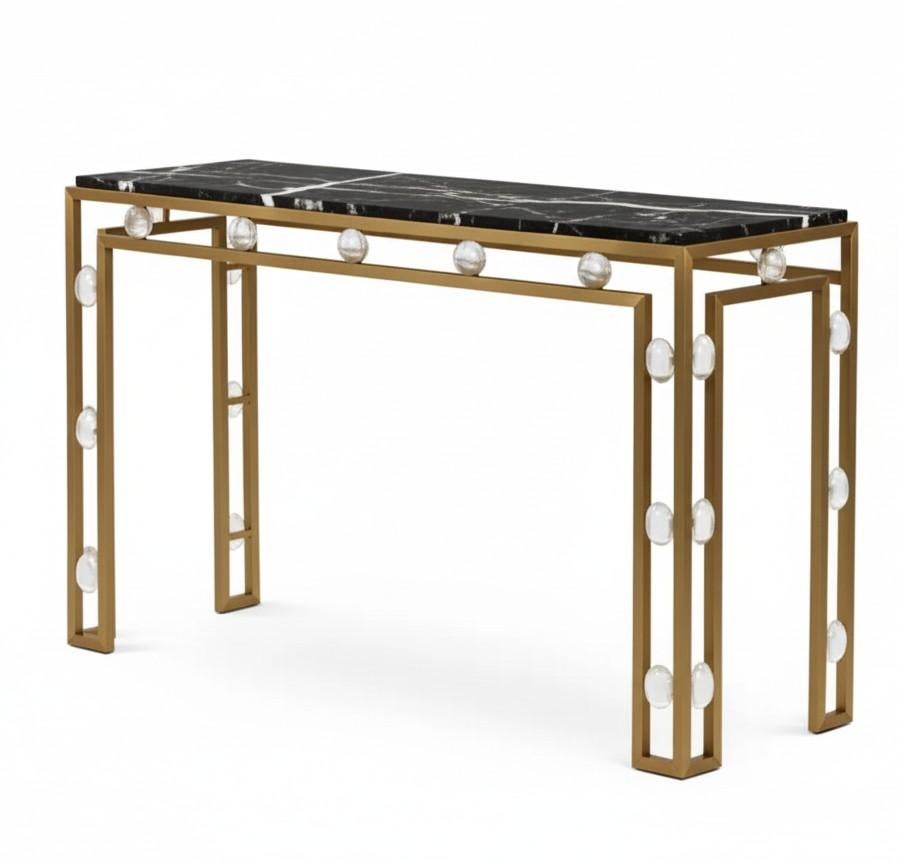 Collectional Konsole aus Messing mit Selenitkristallen und Estremoz-Marmor - Jose De Castro im Zustand „Neu“ im Angebot in NEW YORK, NY