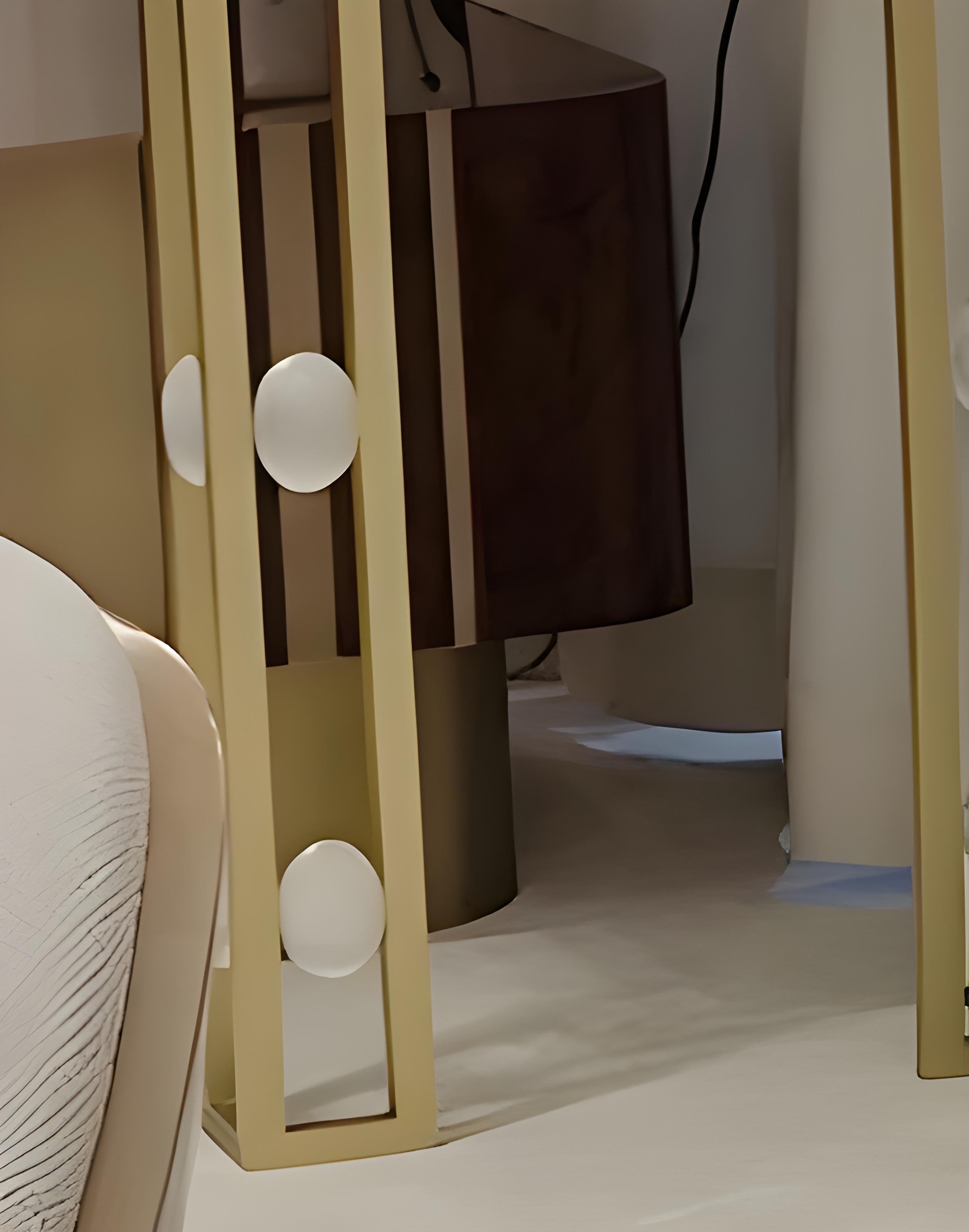 Console da collezione in ottone con cristalli di selenite e marmo di Estremoz - Jose Castro in vendita 1