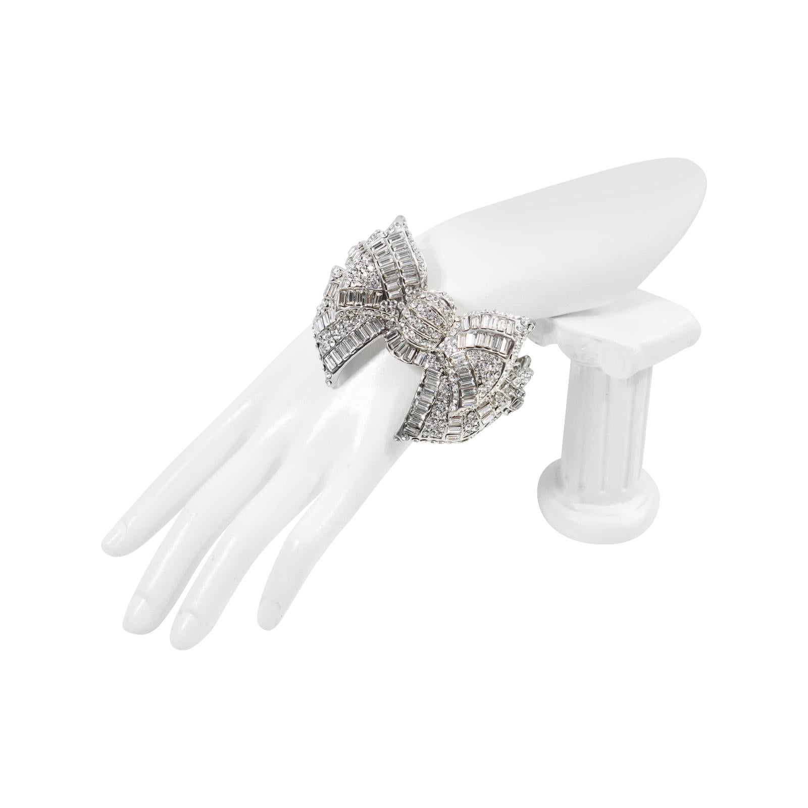 Collectible Butler and Wilson Crystal Bow Bracelet, circa 2000s In Good Condition In New York, NY