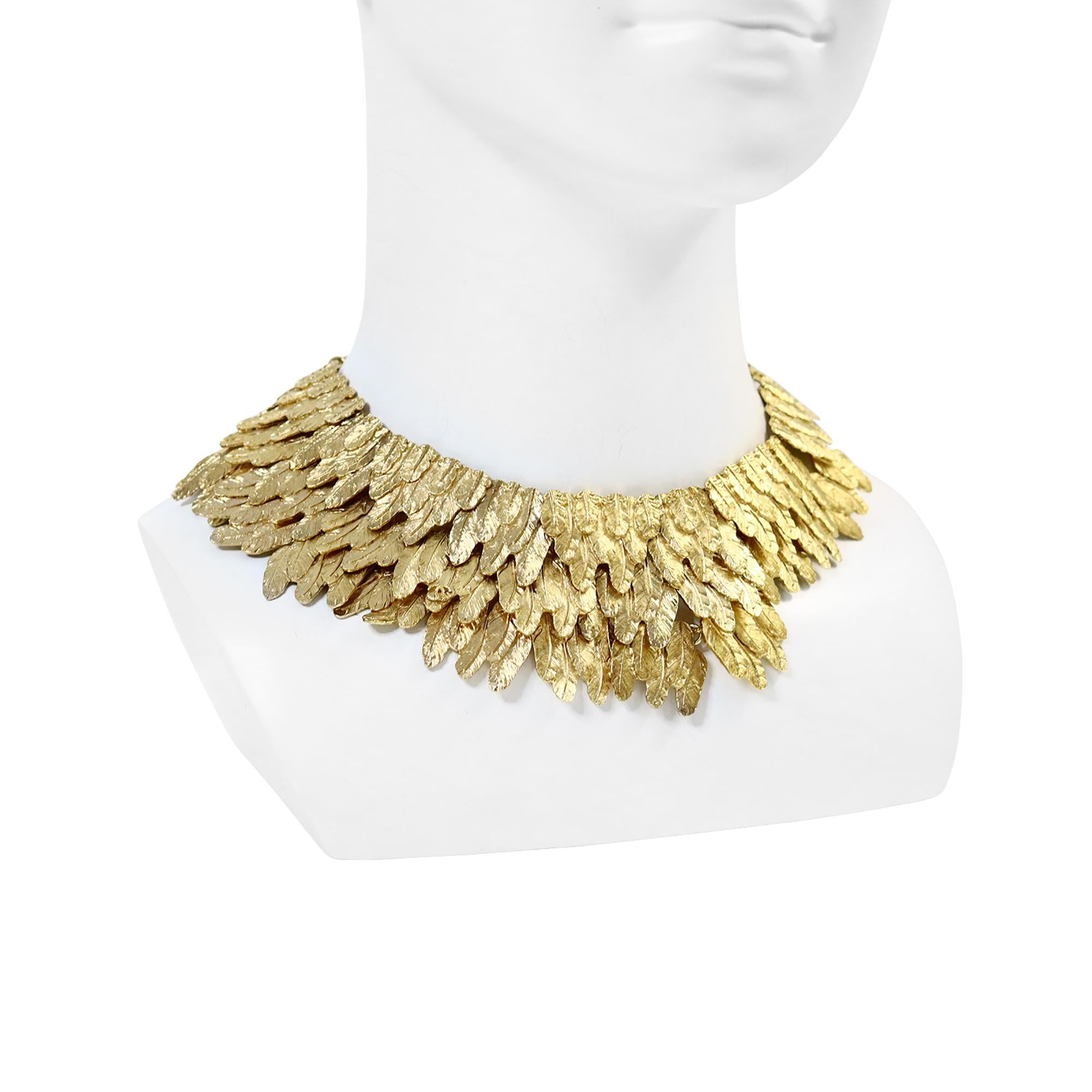 Collar gargantilla de oro Chanel de colección Circa 2008 en Bueno estado para la venta en New York, NY