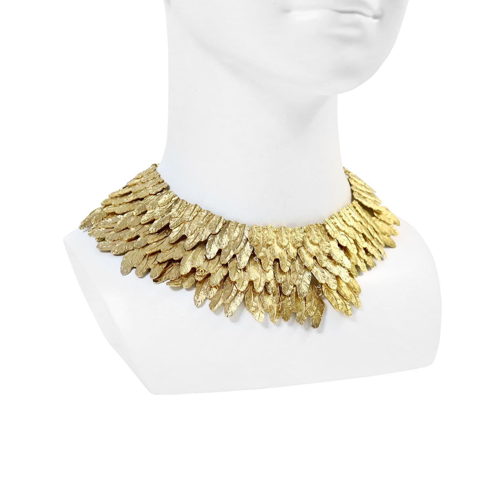 Collier de collection Chanel avec collier en or, circa 2008 Unisexe en vente