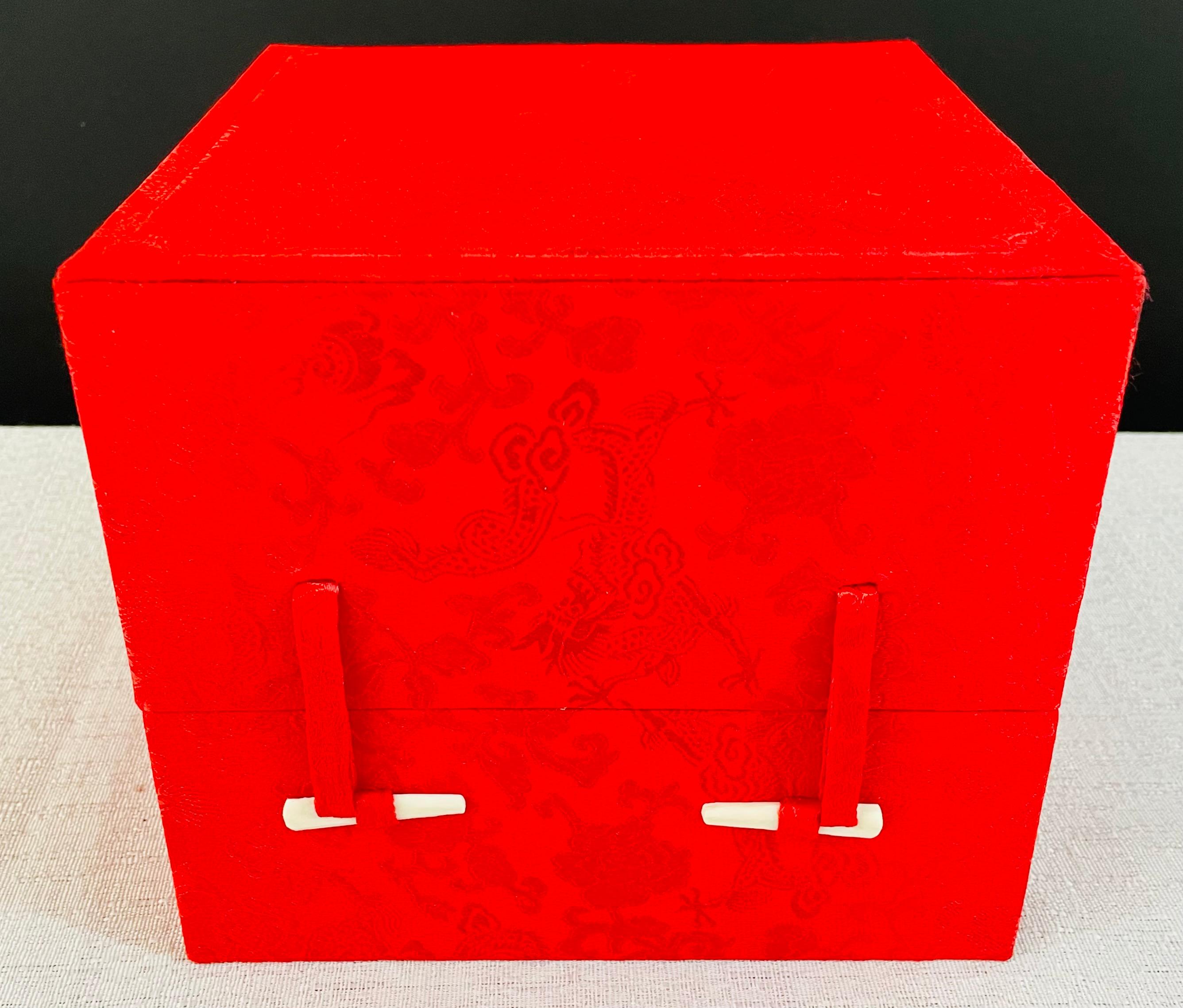 Bottiglie cinesi asiatiche da collezione della Coca-Cola in edizione speciale, un set di 5 bottiglie In condizioni buone in vendita a Plainview, NY
