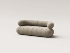 Loveseat Contemporáneo Slinky Coleccionable - Terciopelo Guijarro