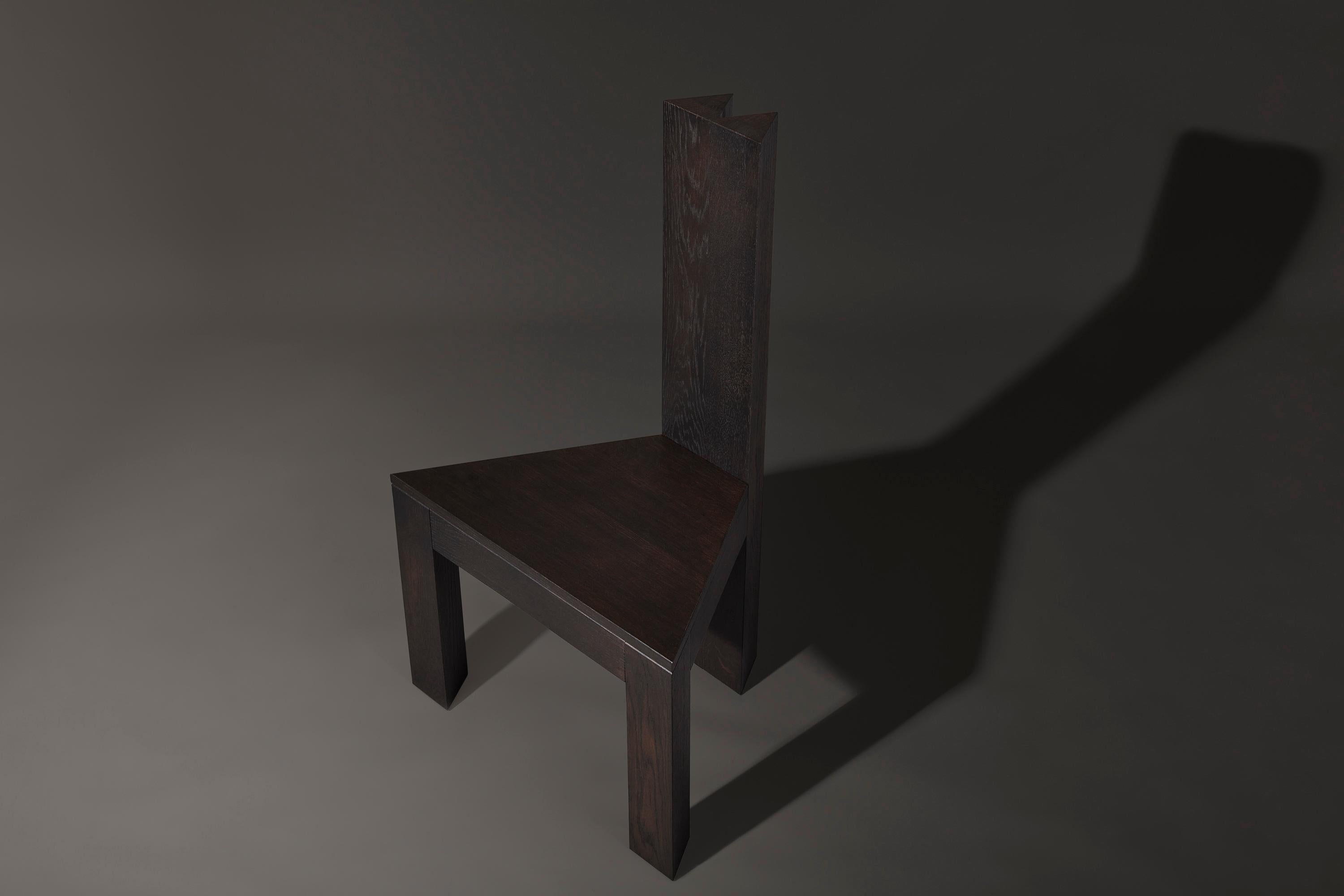XXI secolo e contemporaneo Sedia brutalista da collezione in Oak Oak marrone scuro - Trigon di Mokko in vendita