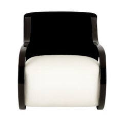 Silla de salón de diseño coleccionable Art Decó Revival con brazos escultóricos lacados