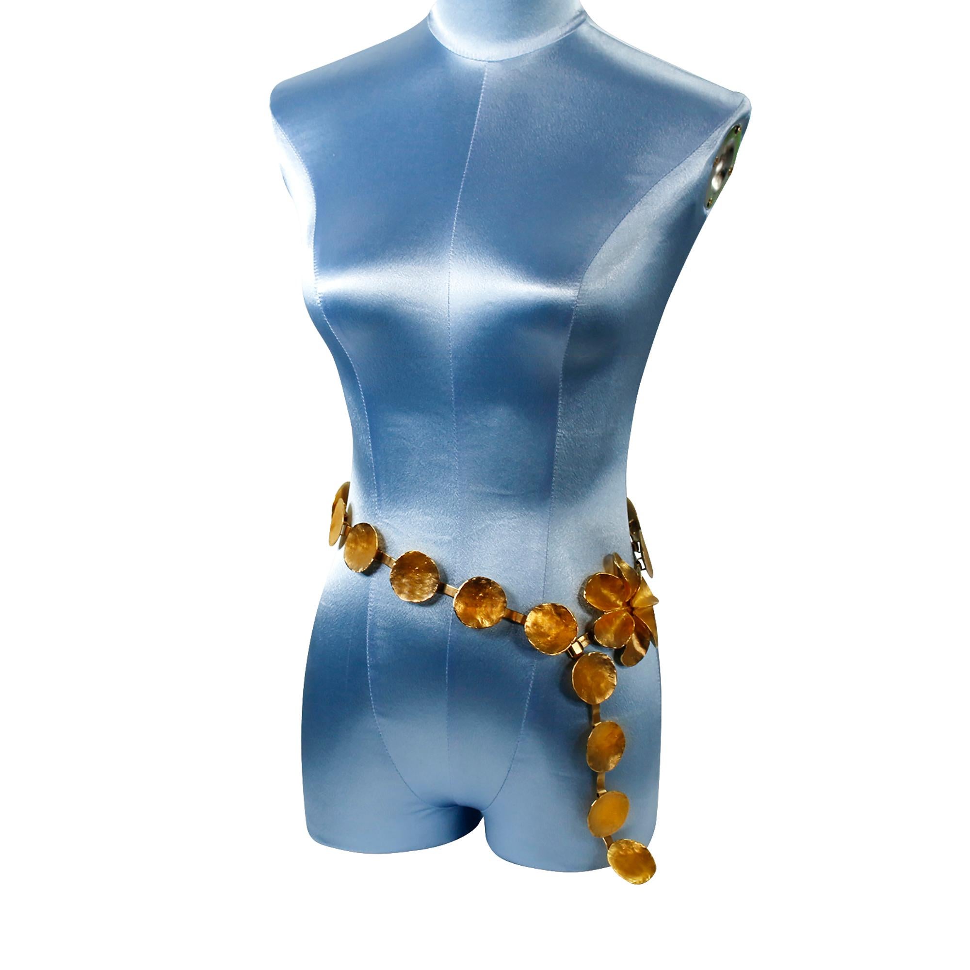 Collar o cinturón de flores y discos dorados Dior de colección Circa años 2000 en venta 6
