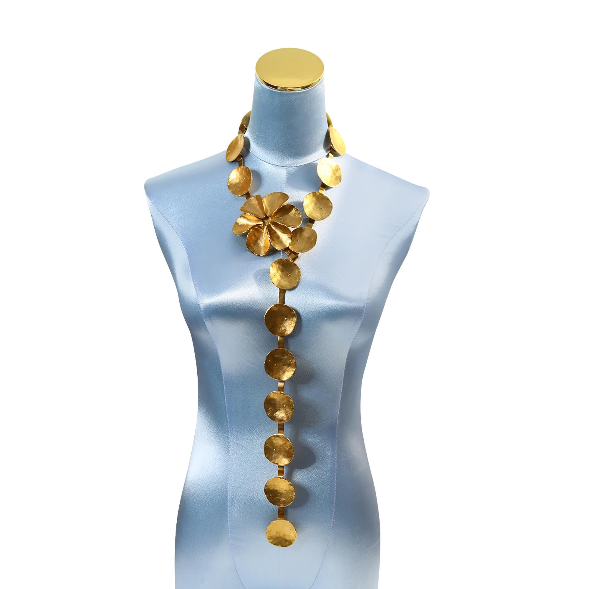 Collar o cinturón de flores y discos dorados Dior de colección Circa años 2000 Moderno en venta