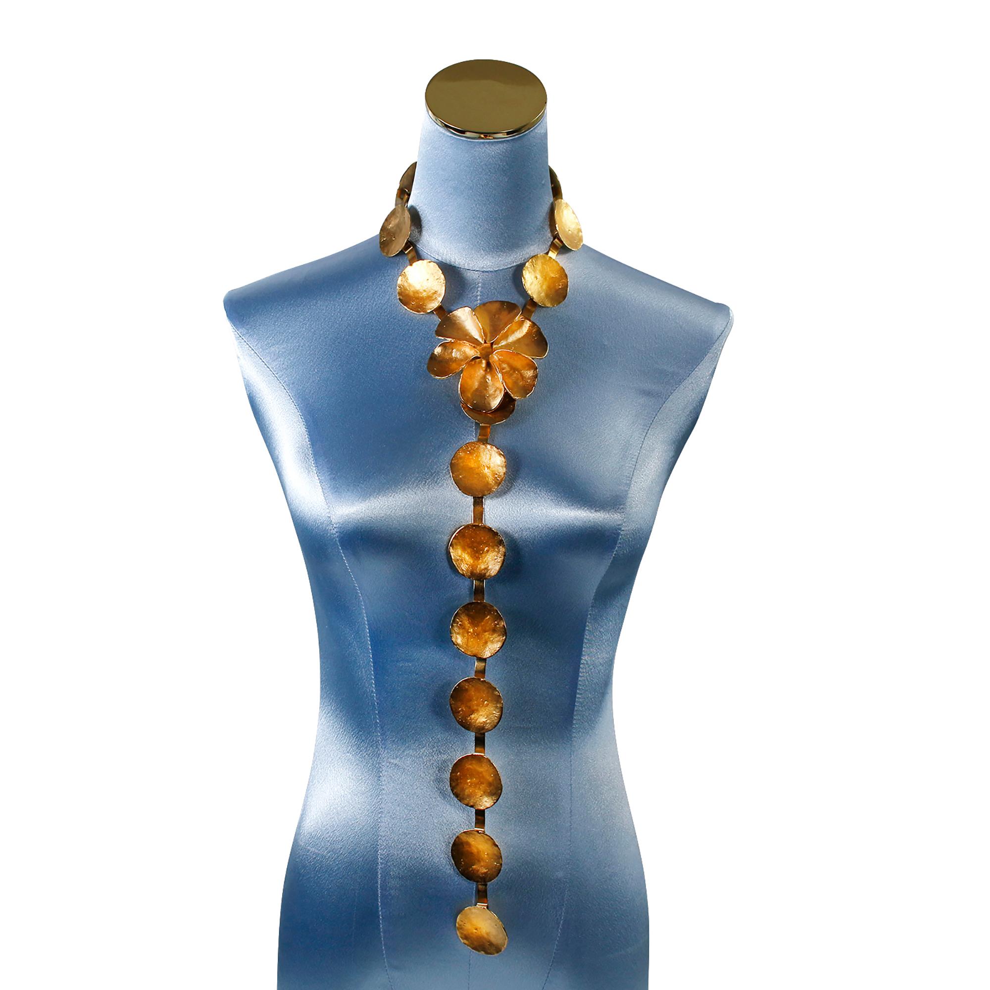 De las mujeres Collar o cinturón de flores y discos dorados Dior de colección Circa años 2000 en venta