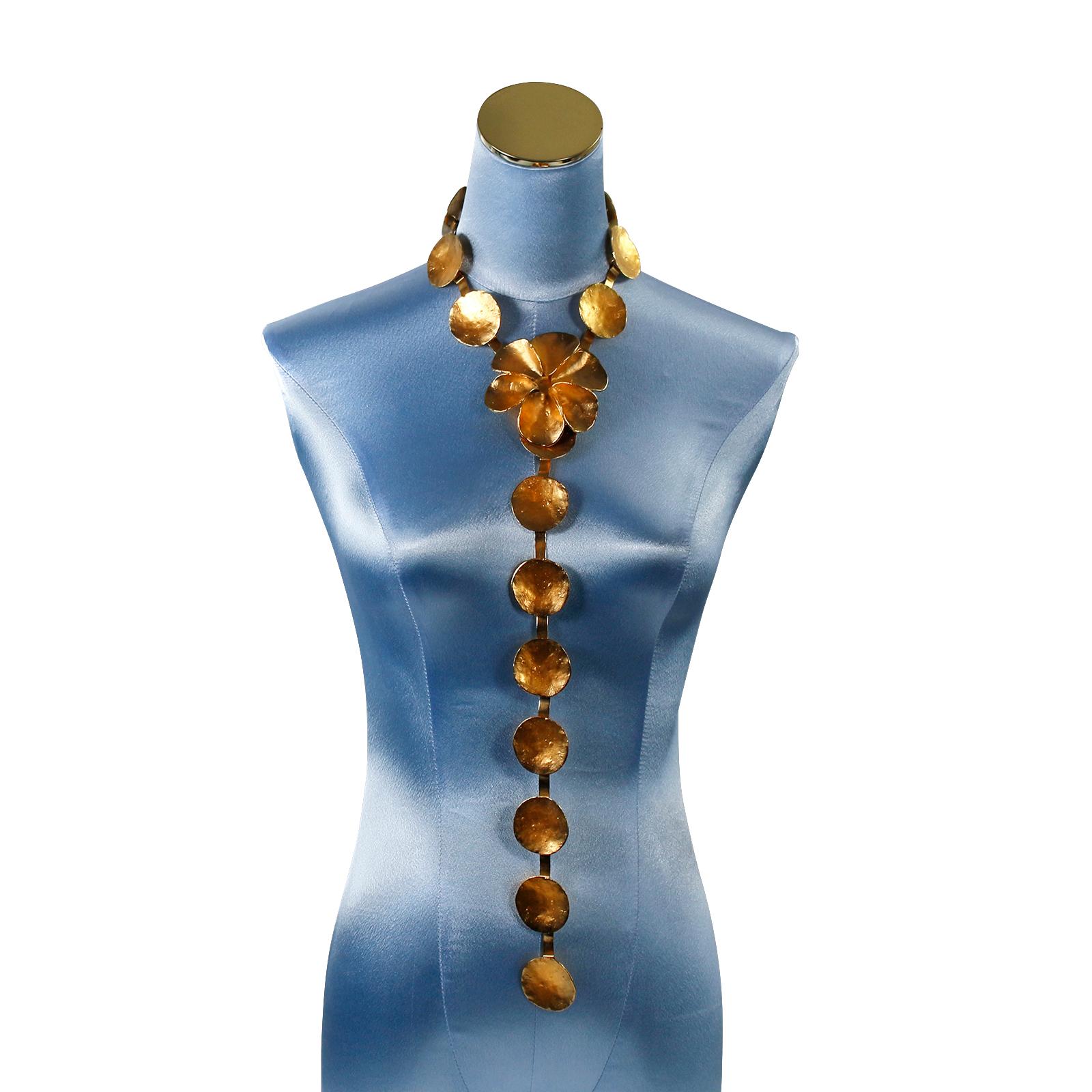  Sammlerstück Dior Vergoldete Blume und Scheiben Halskette oder Gürtel Circa 2000er Jahre im Angebot 3