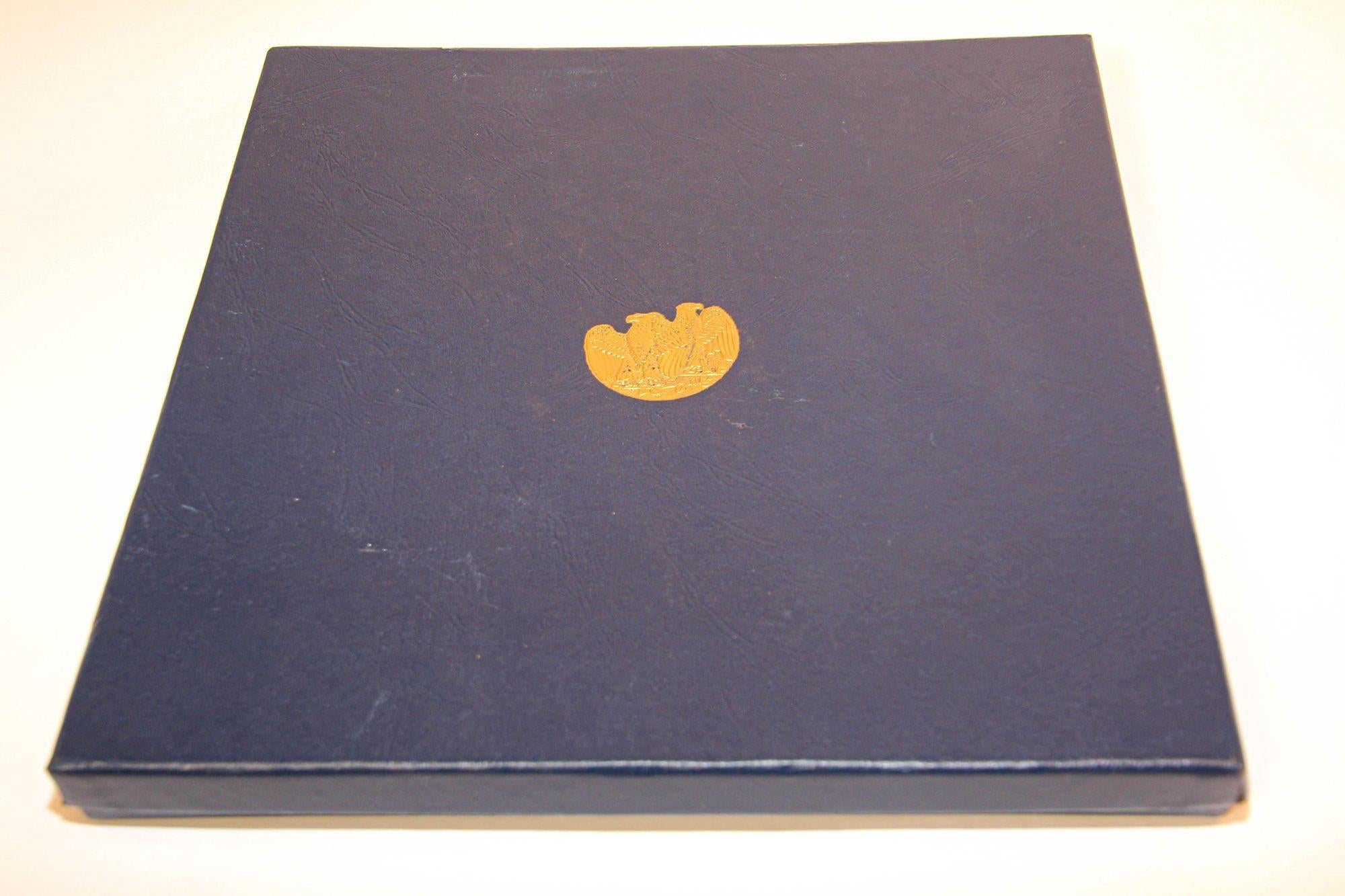 Assiette en porcelaine de collection à double aigle du bicentenaire, 1973, édition limitée en vente 3