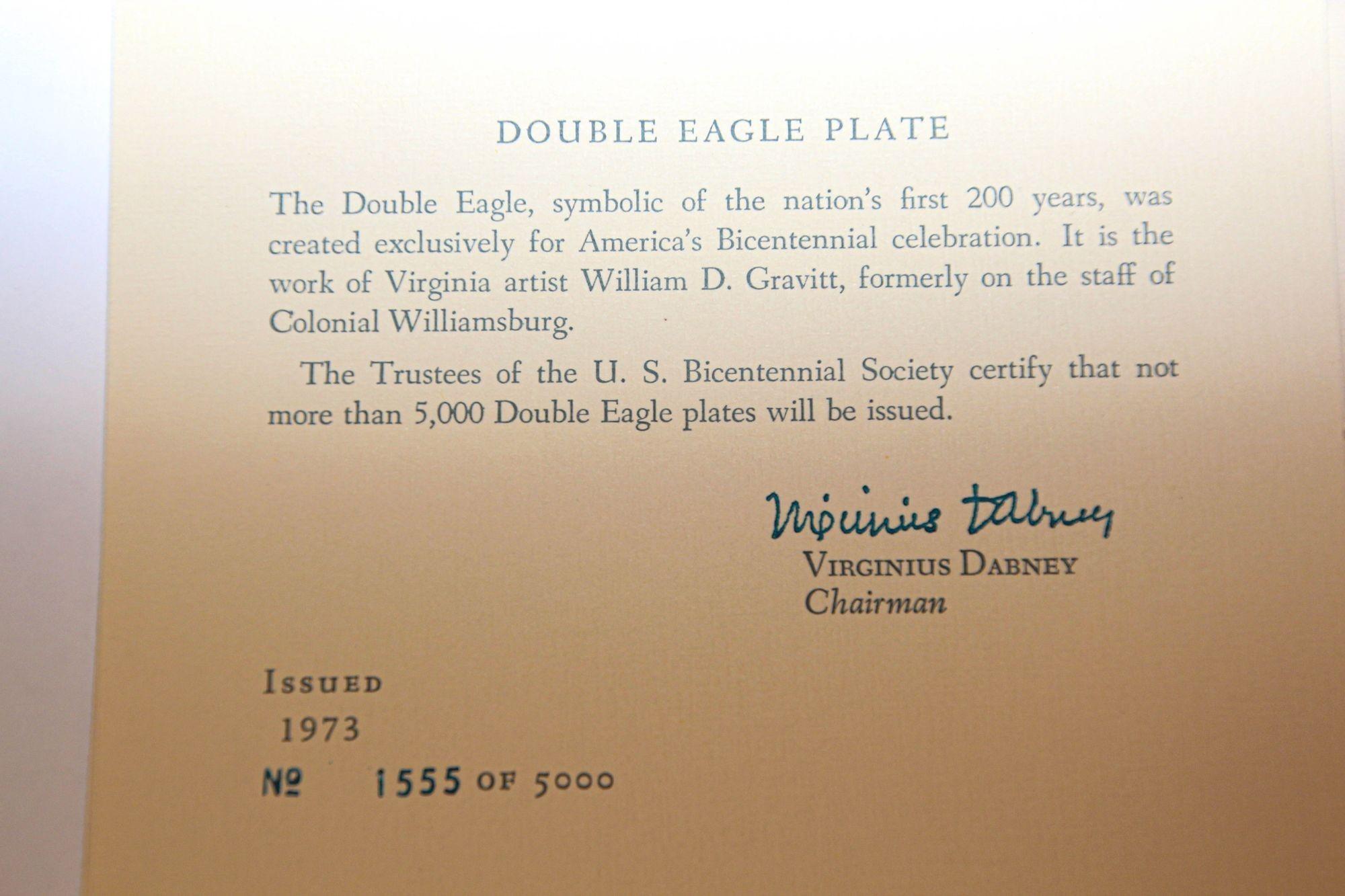 Assiette en porcelaine de collection à double aigle du bicentenaire, 1973, édition limitée Bon état - En vente à North Hollywood, CA