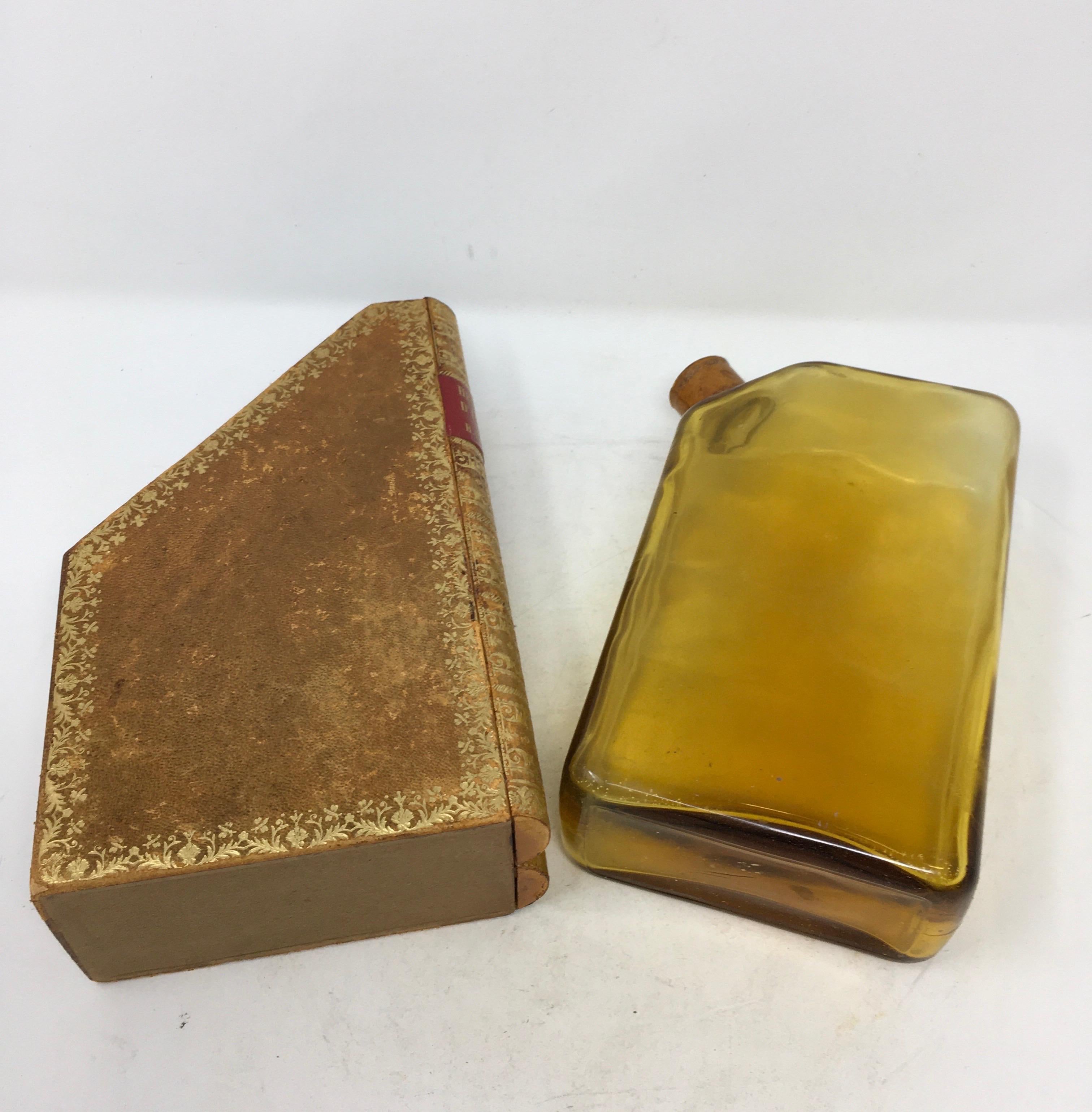 Collectible Faux Book with Two Hidden Flasks In Good Condition In Houston, TX
