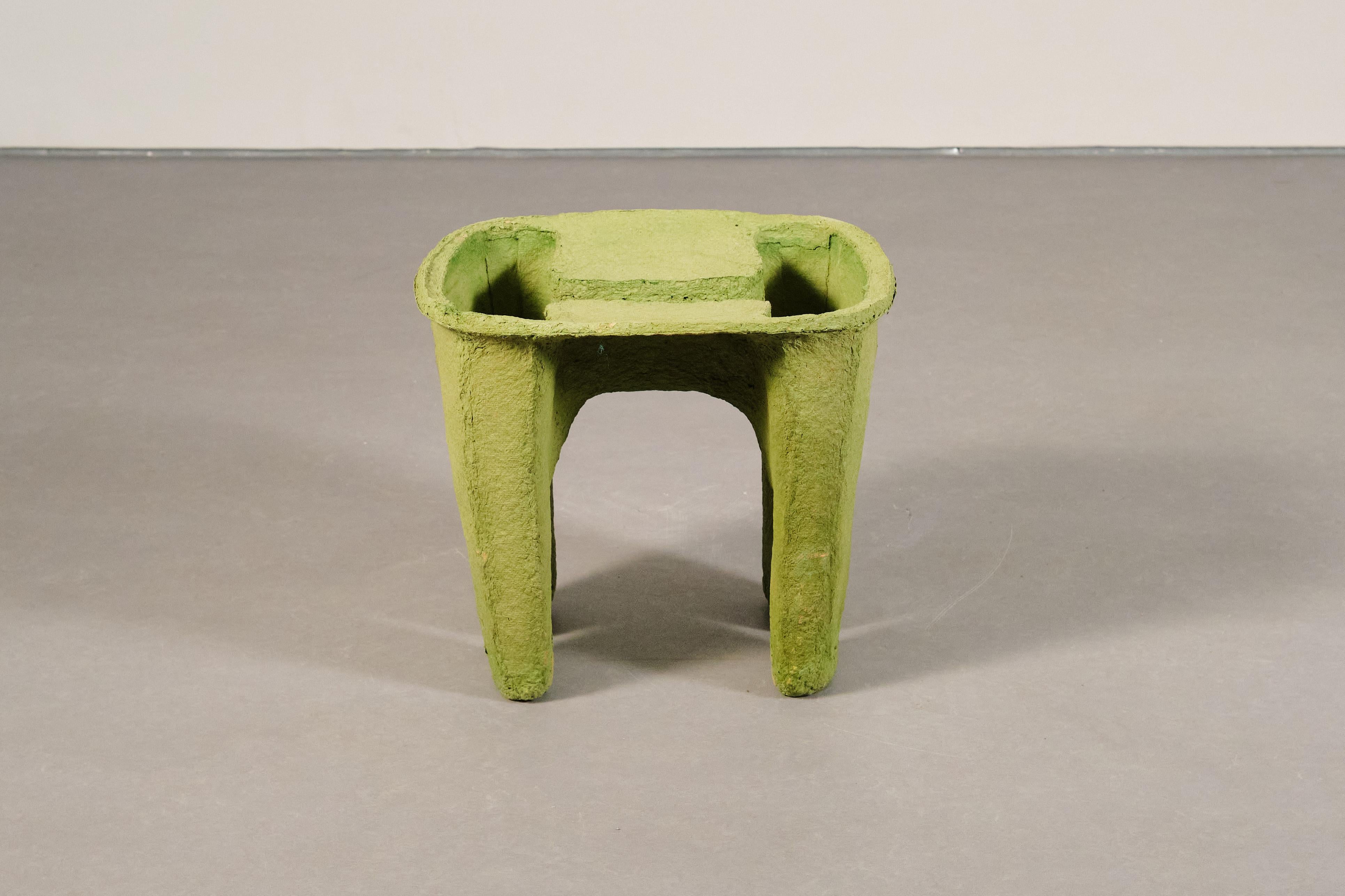 sgabello verde da collezione realizzato con polpa di carta riciclata da Lagranja Design In condizioni Nuovo in vendita a Barcelona, ES