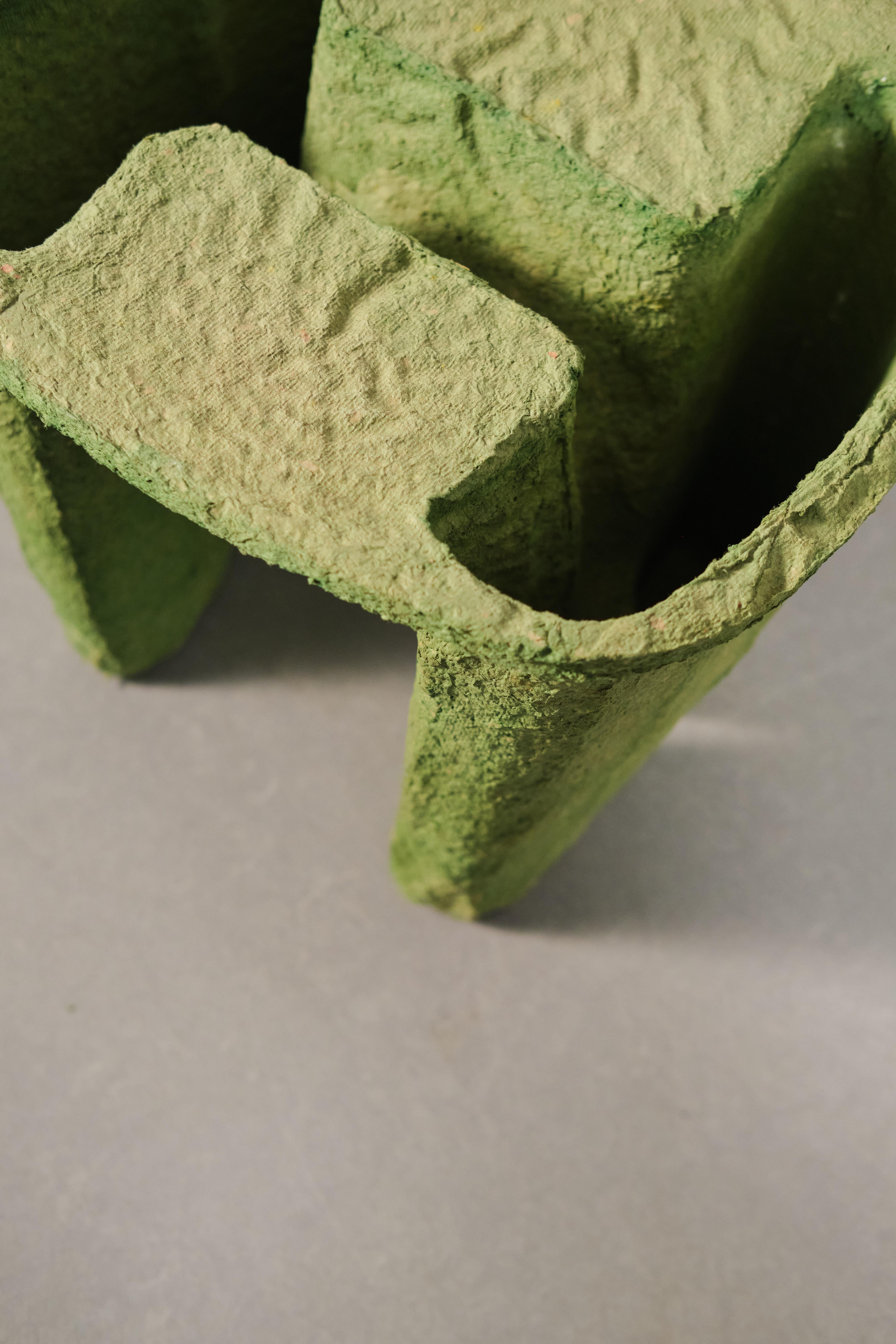 XXI secolo e contemporaneo sgabello verde da collezione realizzato con polpa di carta riciclata da Lagranja Design in vendita
