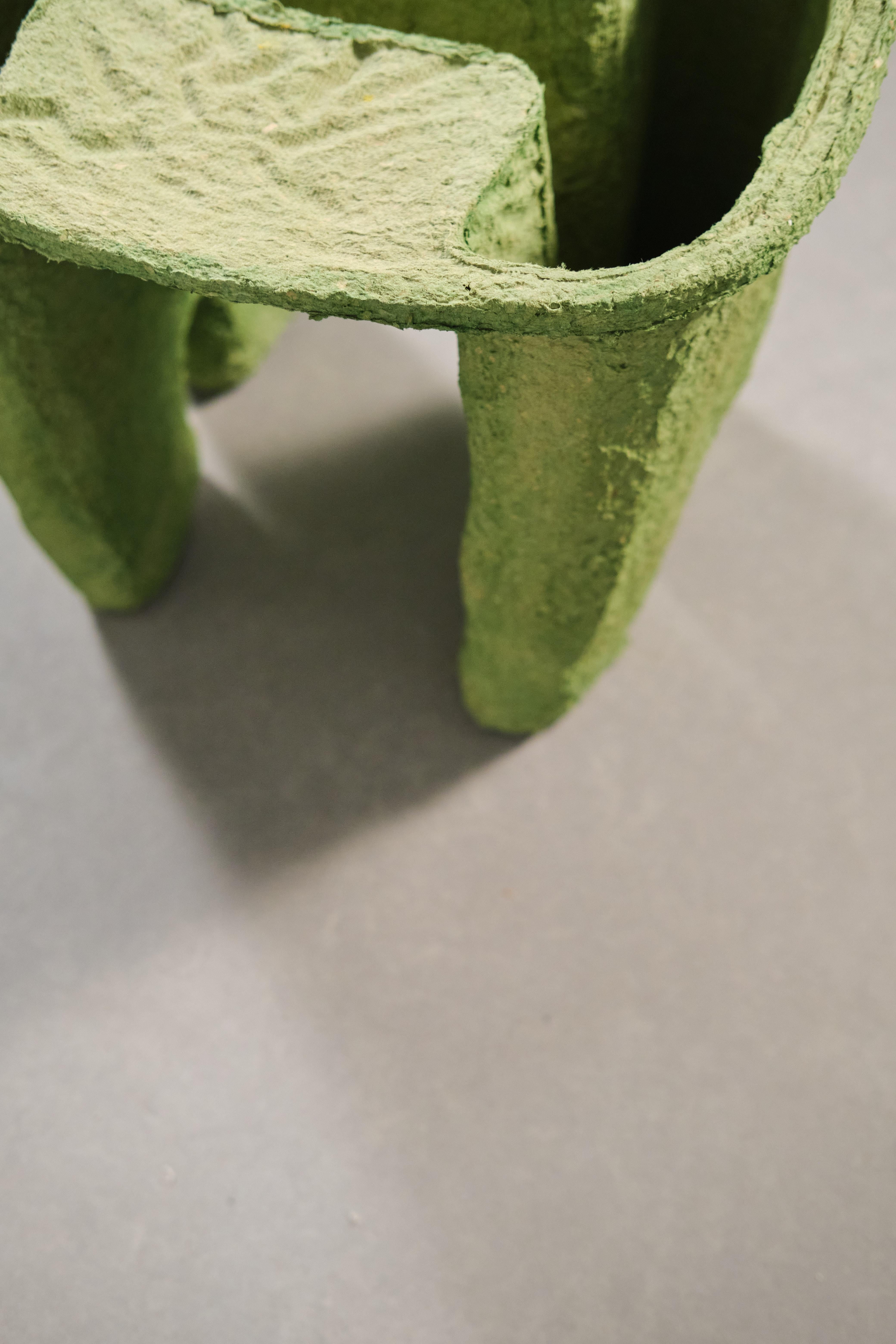 sgabello verde da collezione realizzato con polpa di carta riciclata da Lagranja Design in vendita 2