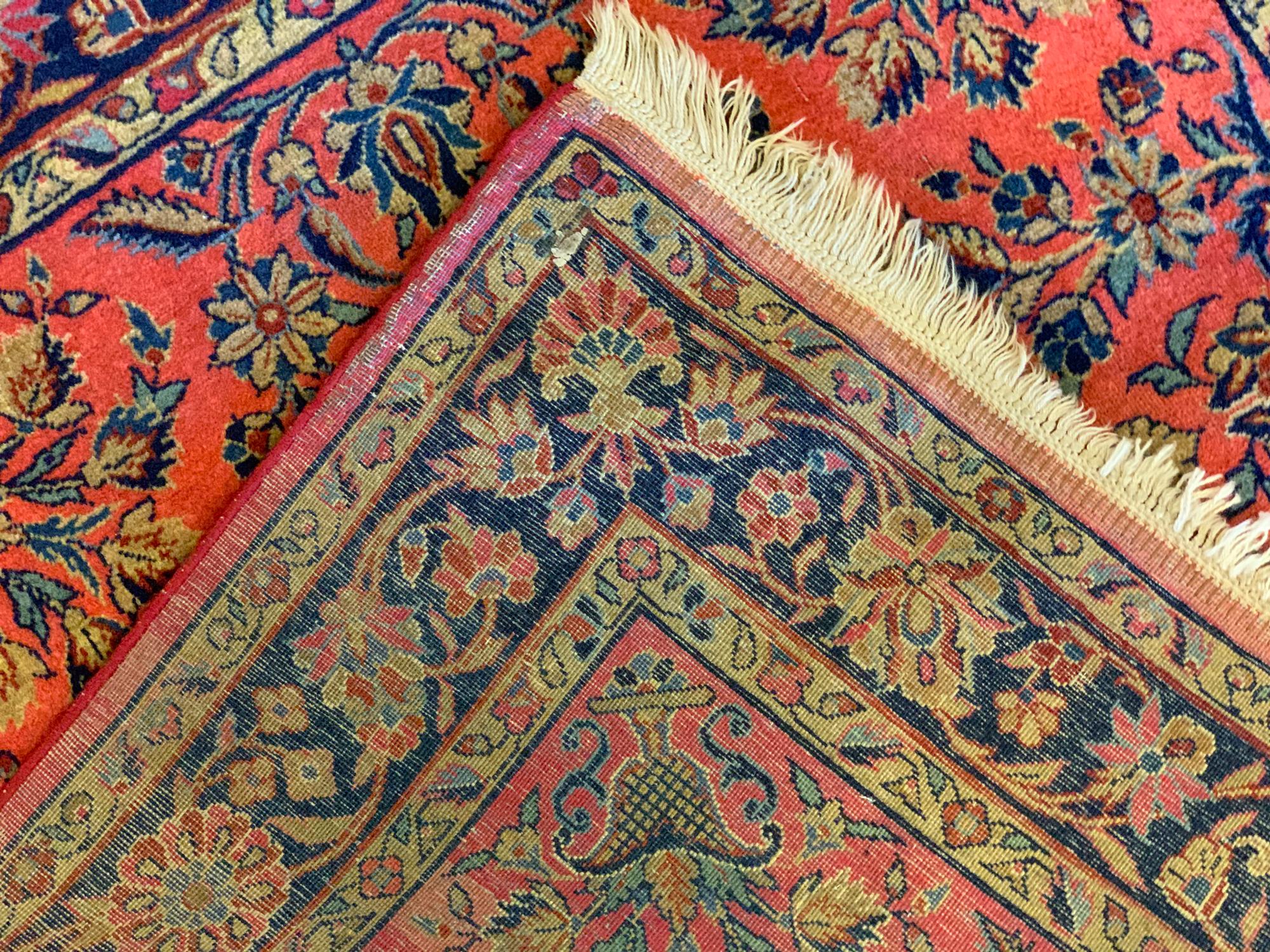 Handgewebter antiker Teppich aus rostfarbener Wolle, quadratischer Teppich, Sammlerstück im Zustand „Hervorragend“ im Angebot in Hampshire, GB