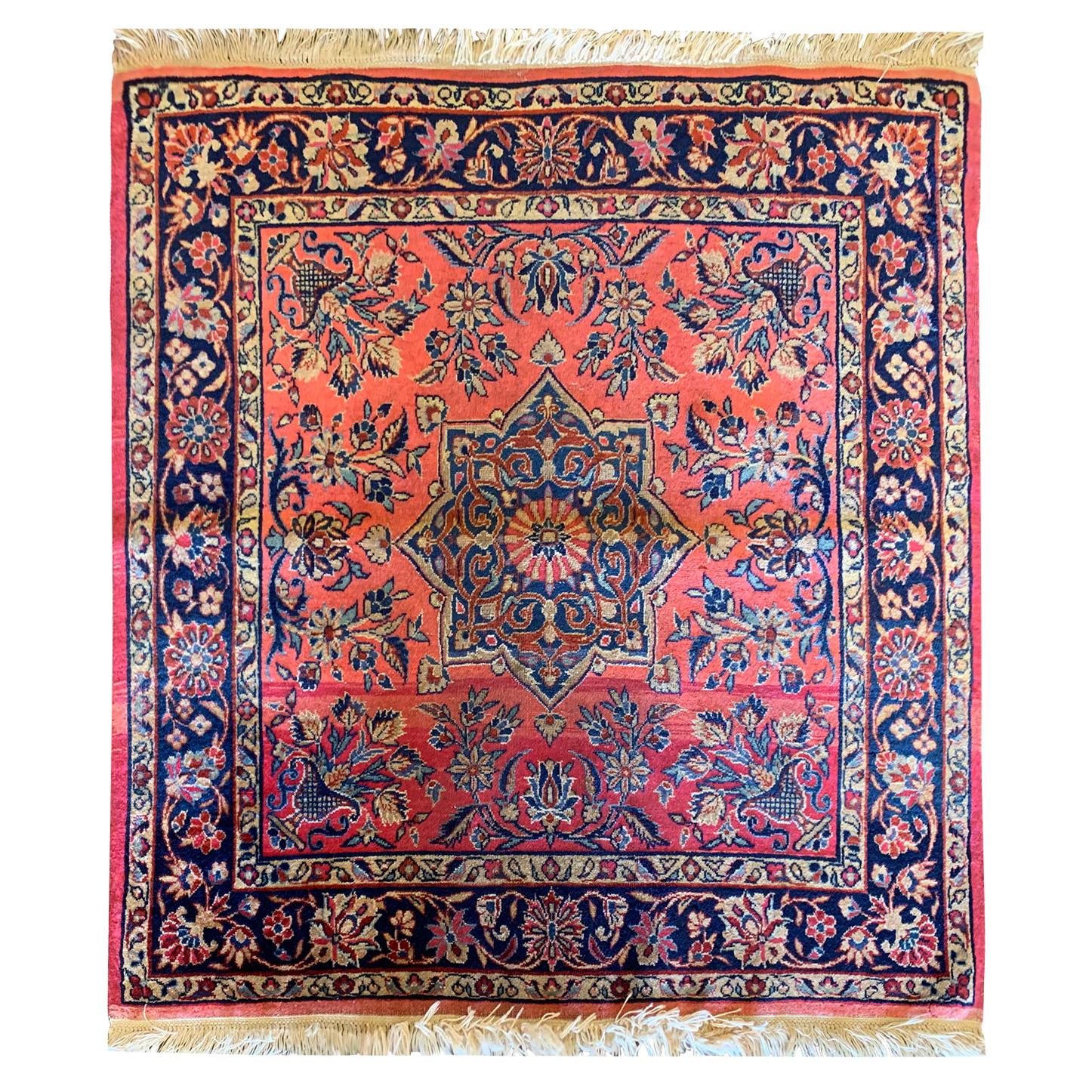 Handgewebter antiker Teppich aus rostfarbener Wolle, quadratischer Teppich, Sammlerstück
