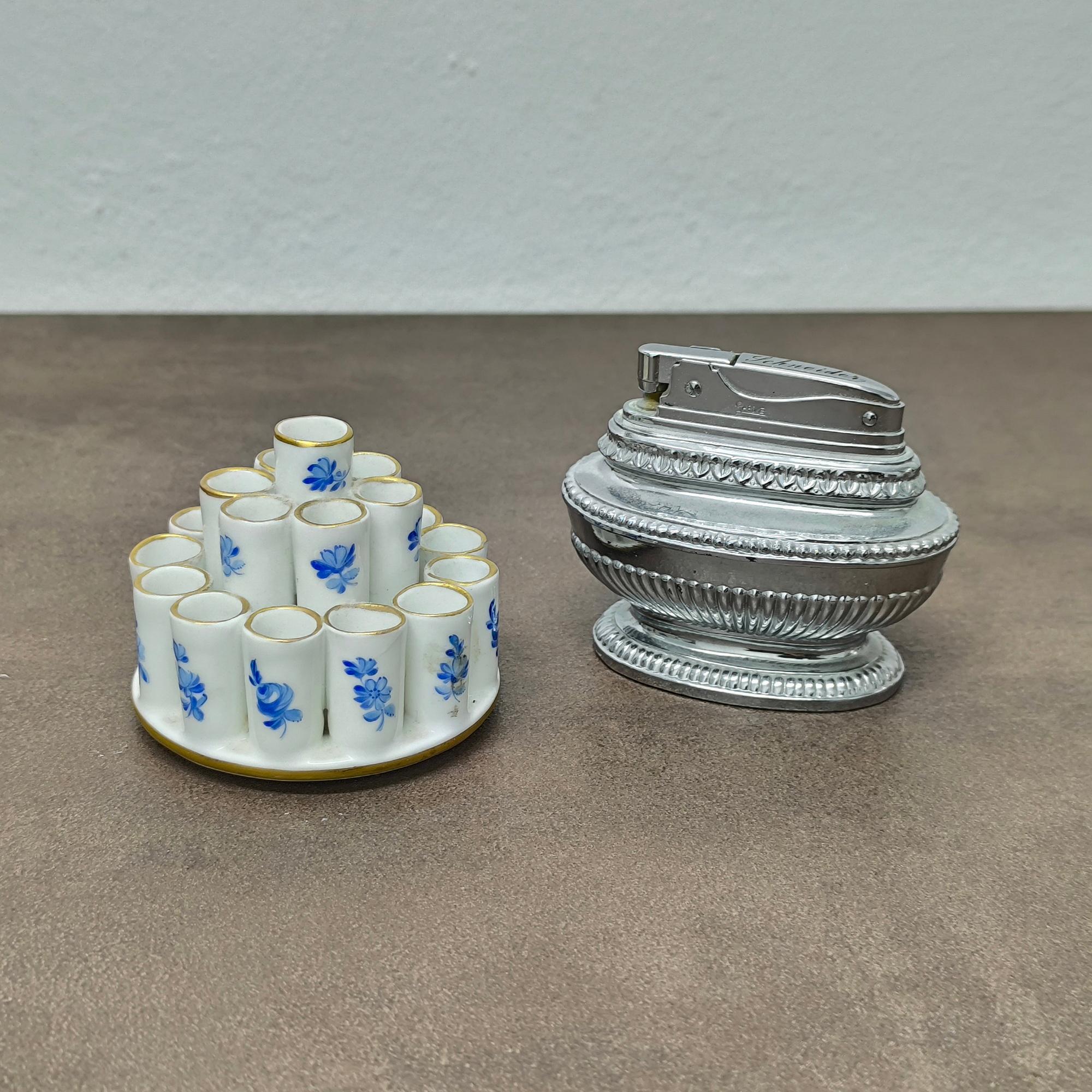 🎁 Consejo para regalar en Navidad: Un regalo navideño distintivo para los amantes del diseño vintage, el arte de la porcelana o los hallazgos raros de mediados de siglo. Envuélvelos en terciopelo o lino y deja que su historia se desarrolle bajo el